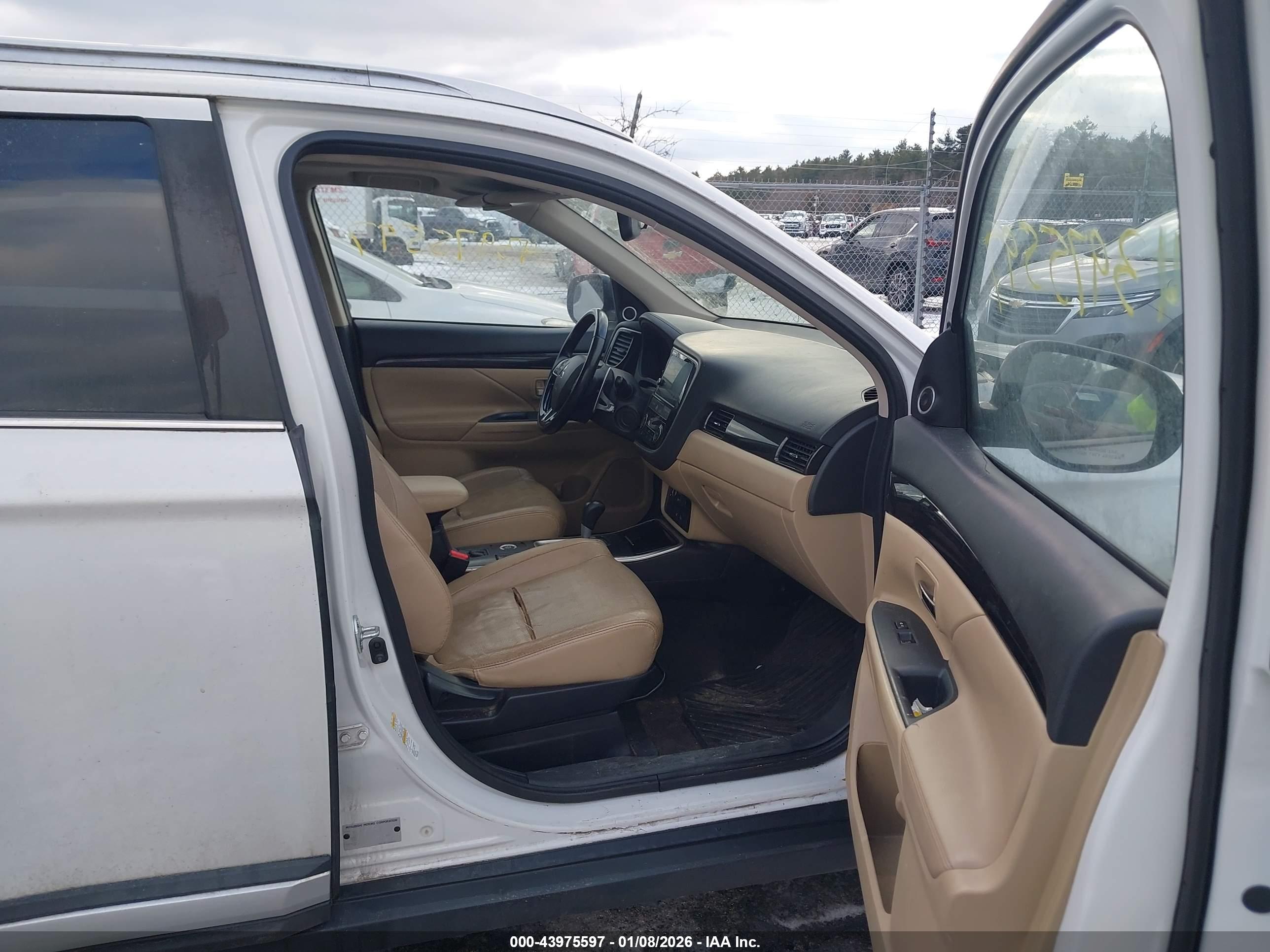 MITSUBISHI OUTLANDER image 5