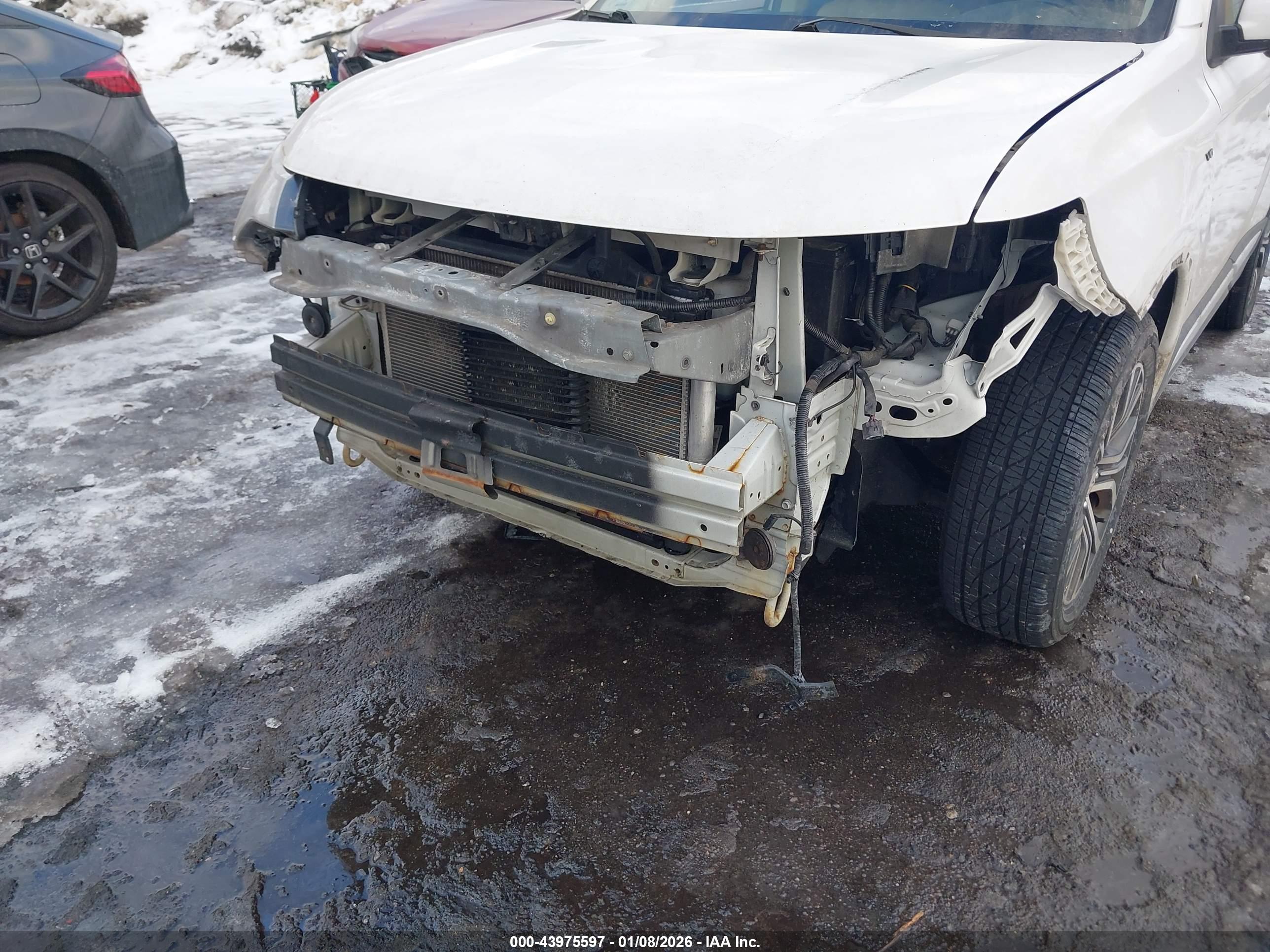 MITSUBISHI OUTLANDER image 6