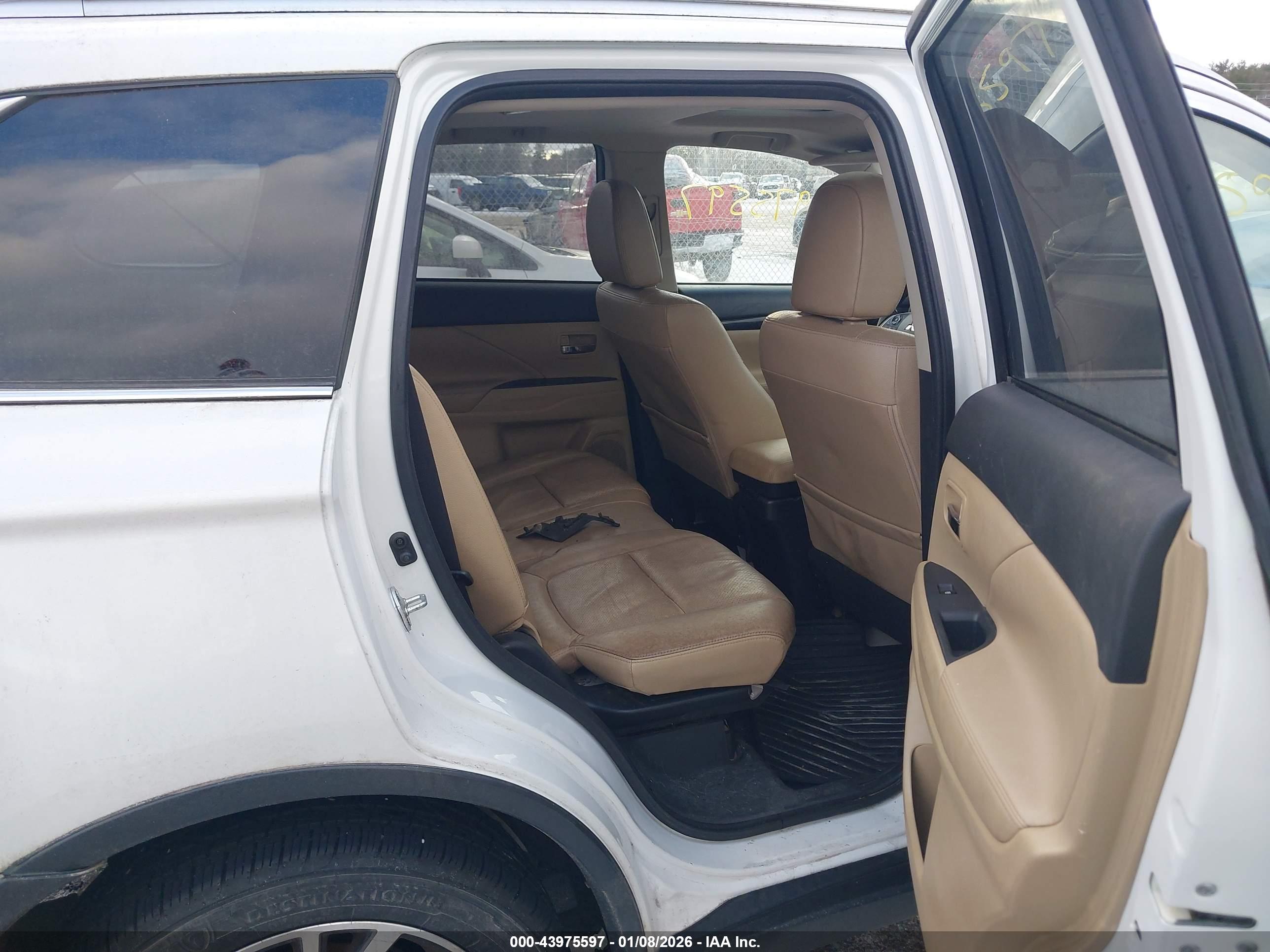 MITSUBISHI OUTLANDER image 8