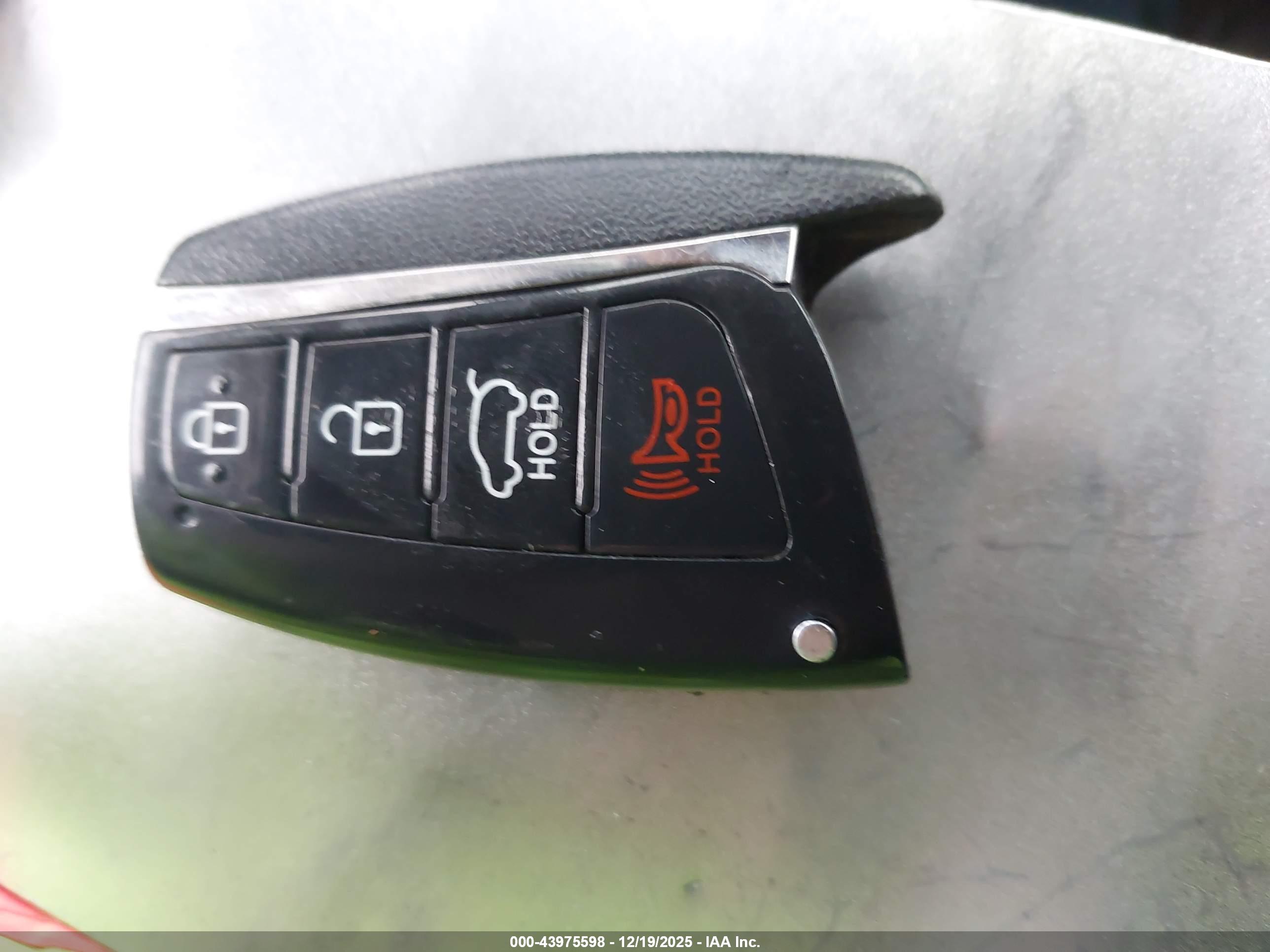 HYUNDAI SANTA image 11