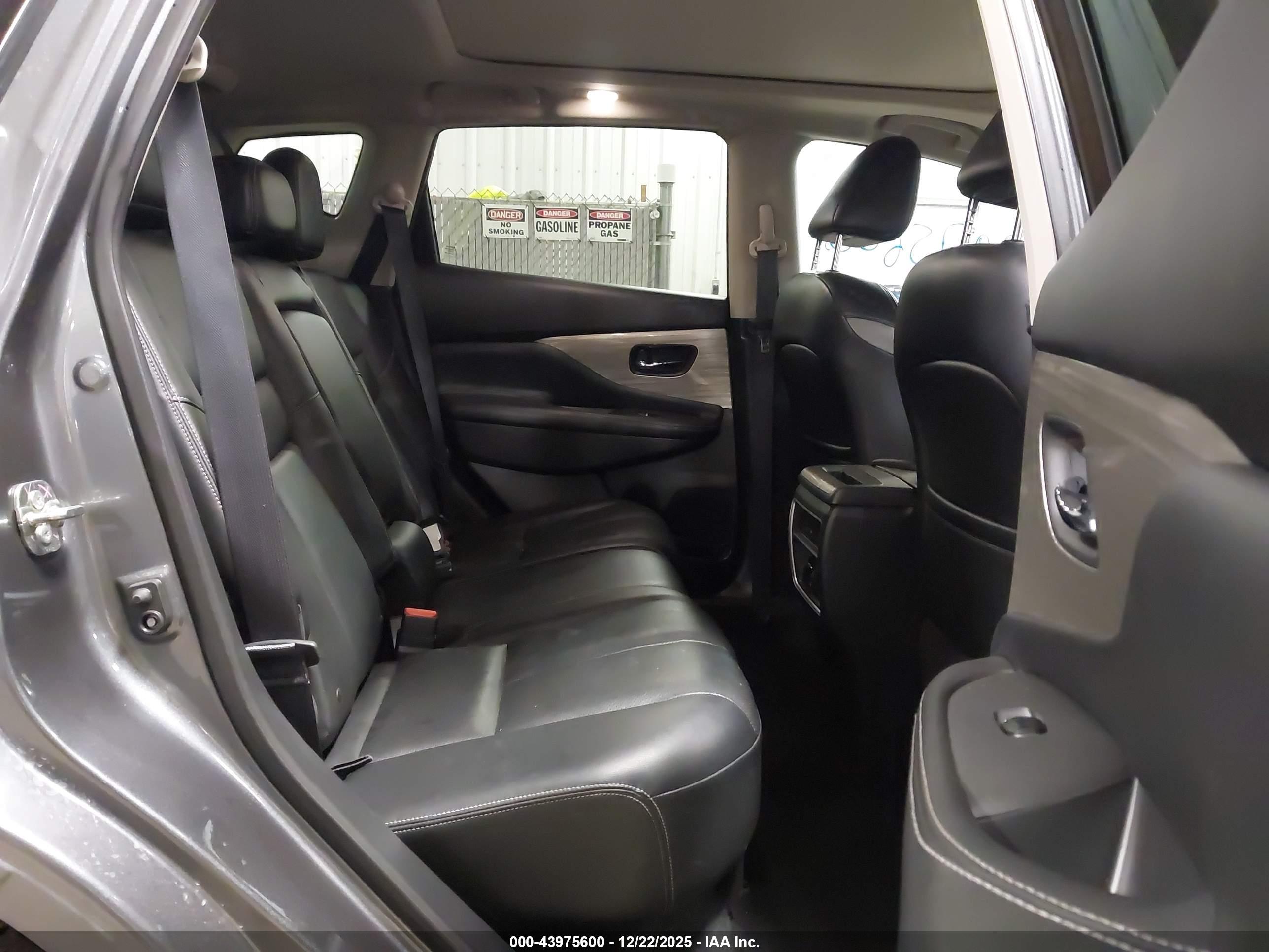 NISSAN MURANO image 8