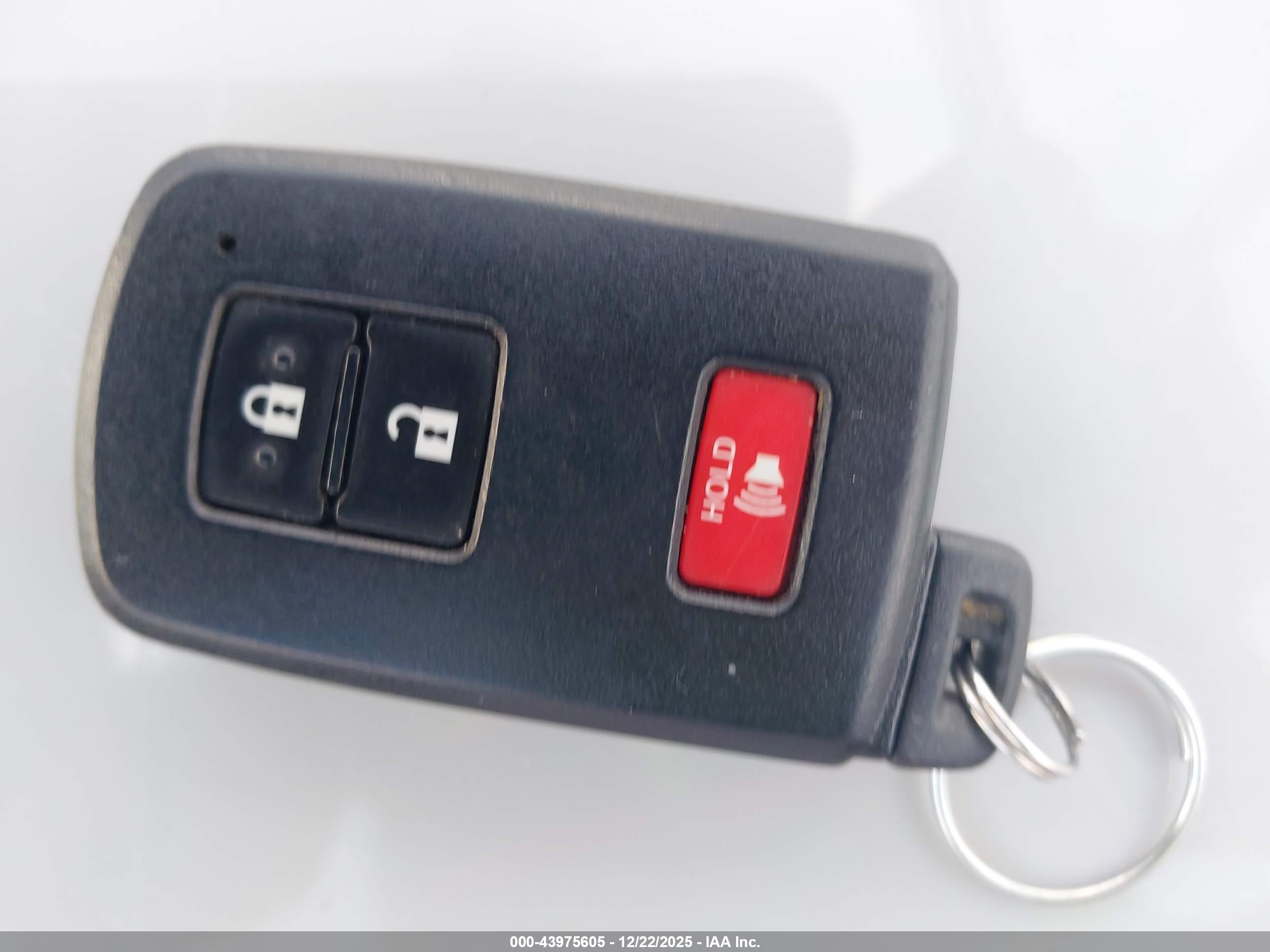 TOYOTA PRIUS image 11