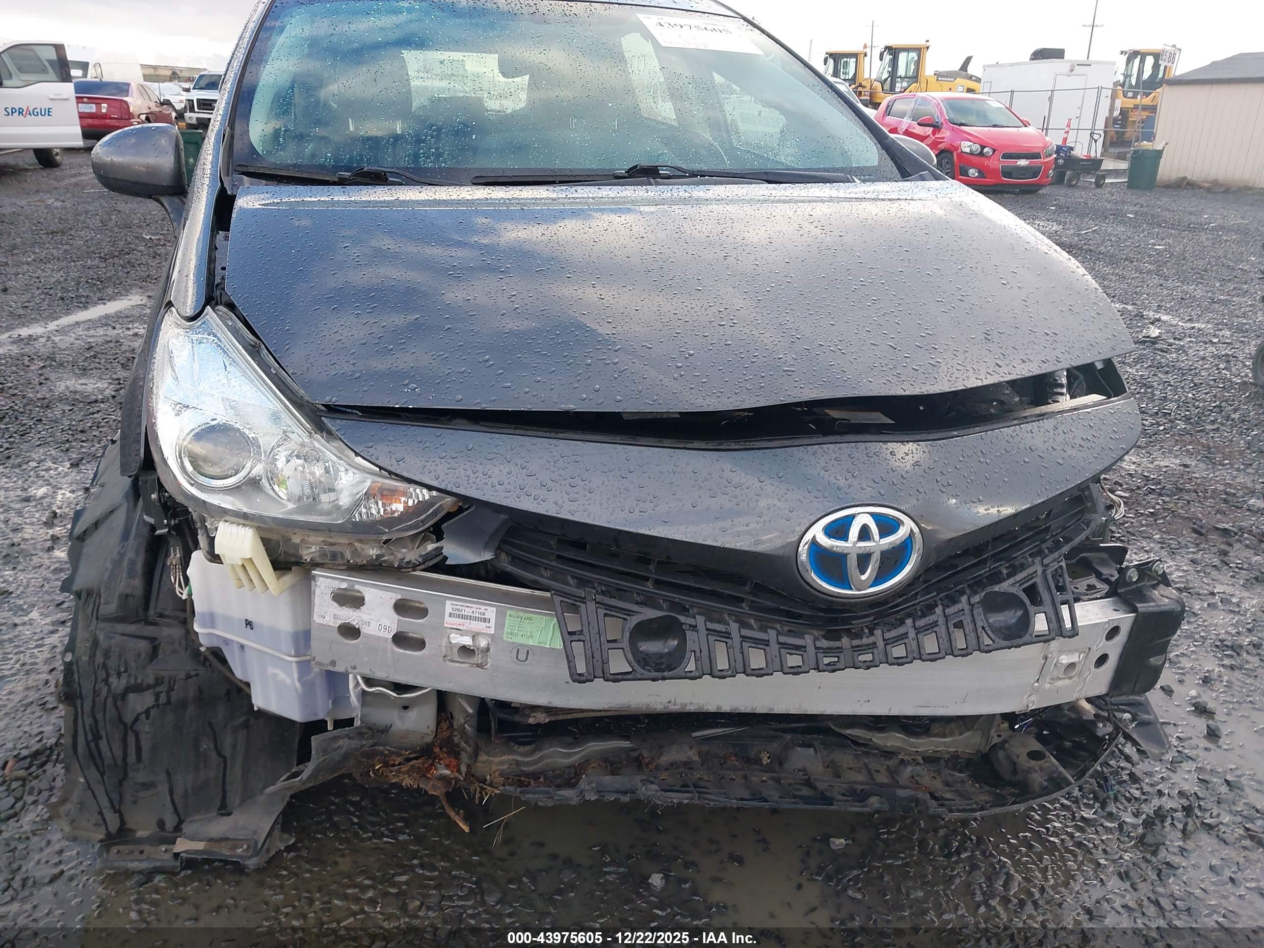 TOYOTA PRIUS image 6