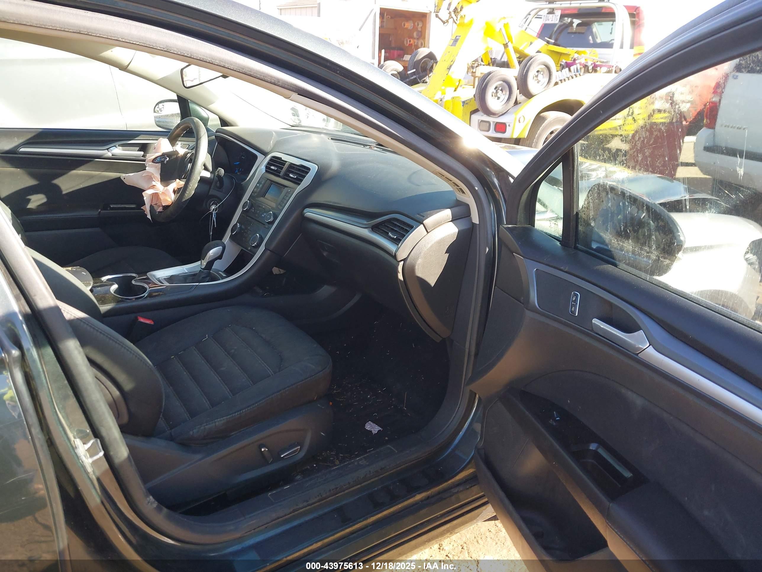FORD FUSION image 5