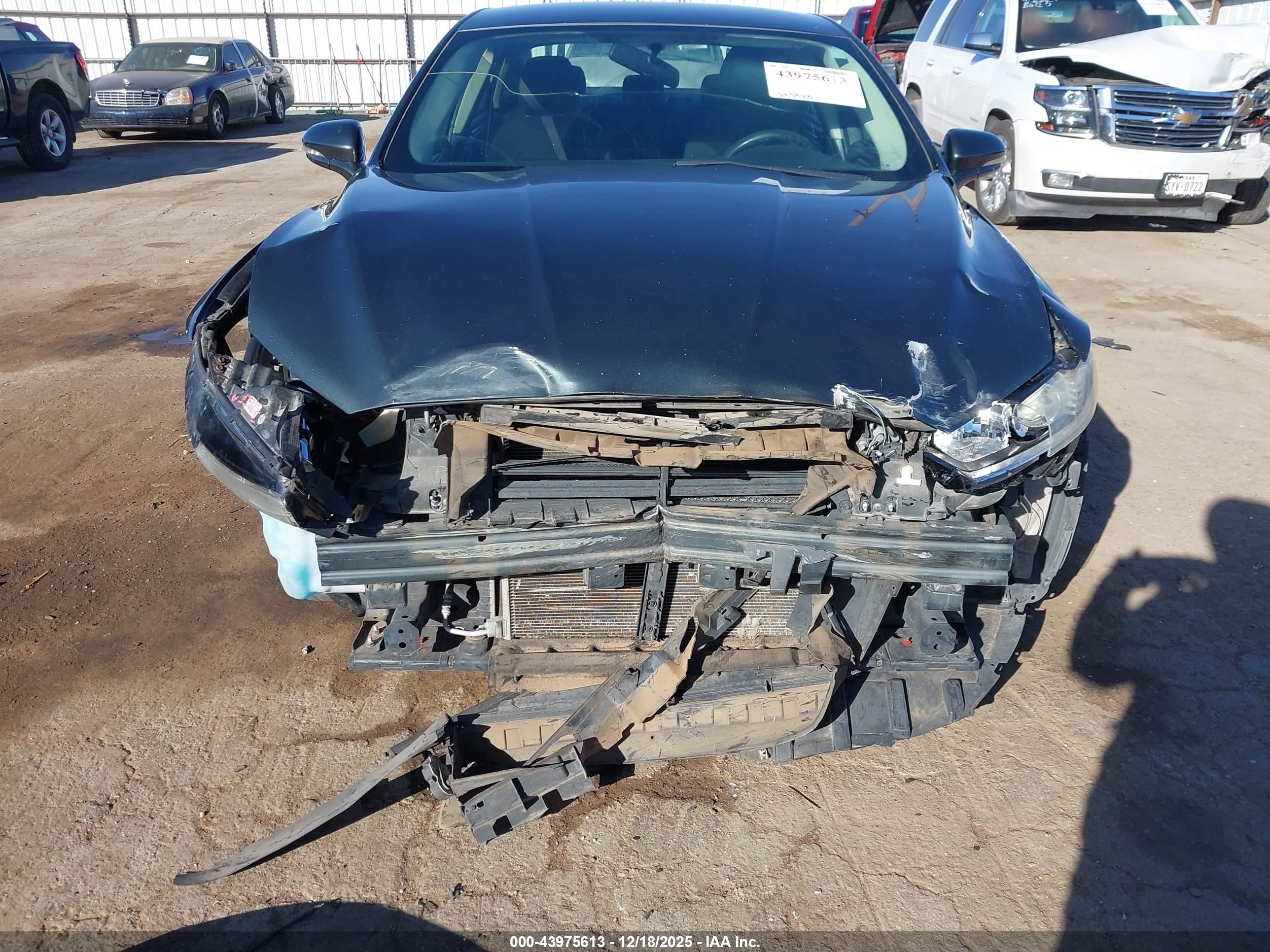 FORD FUSION image 6