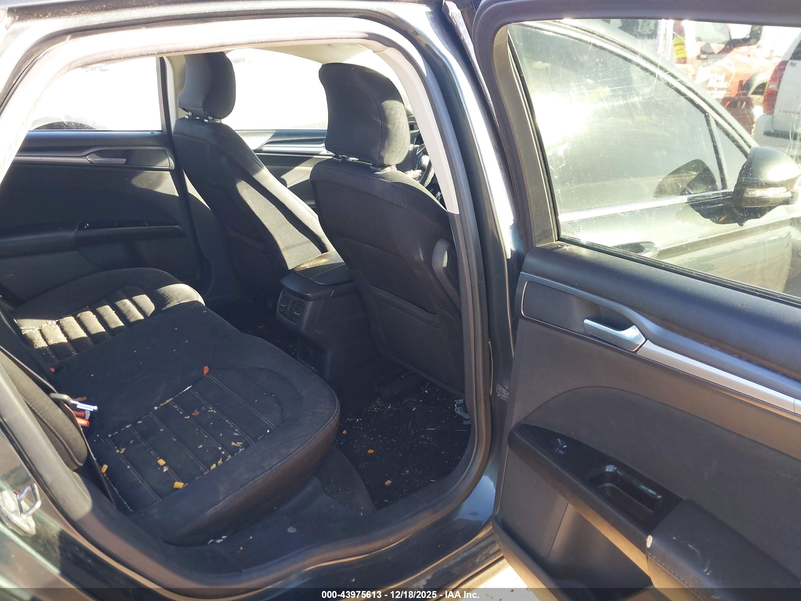 FORD FUSION image 8