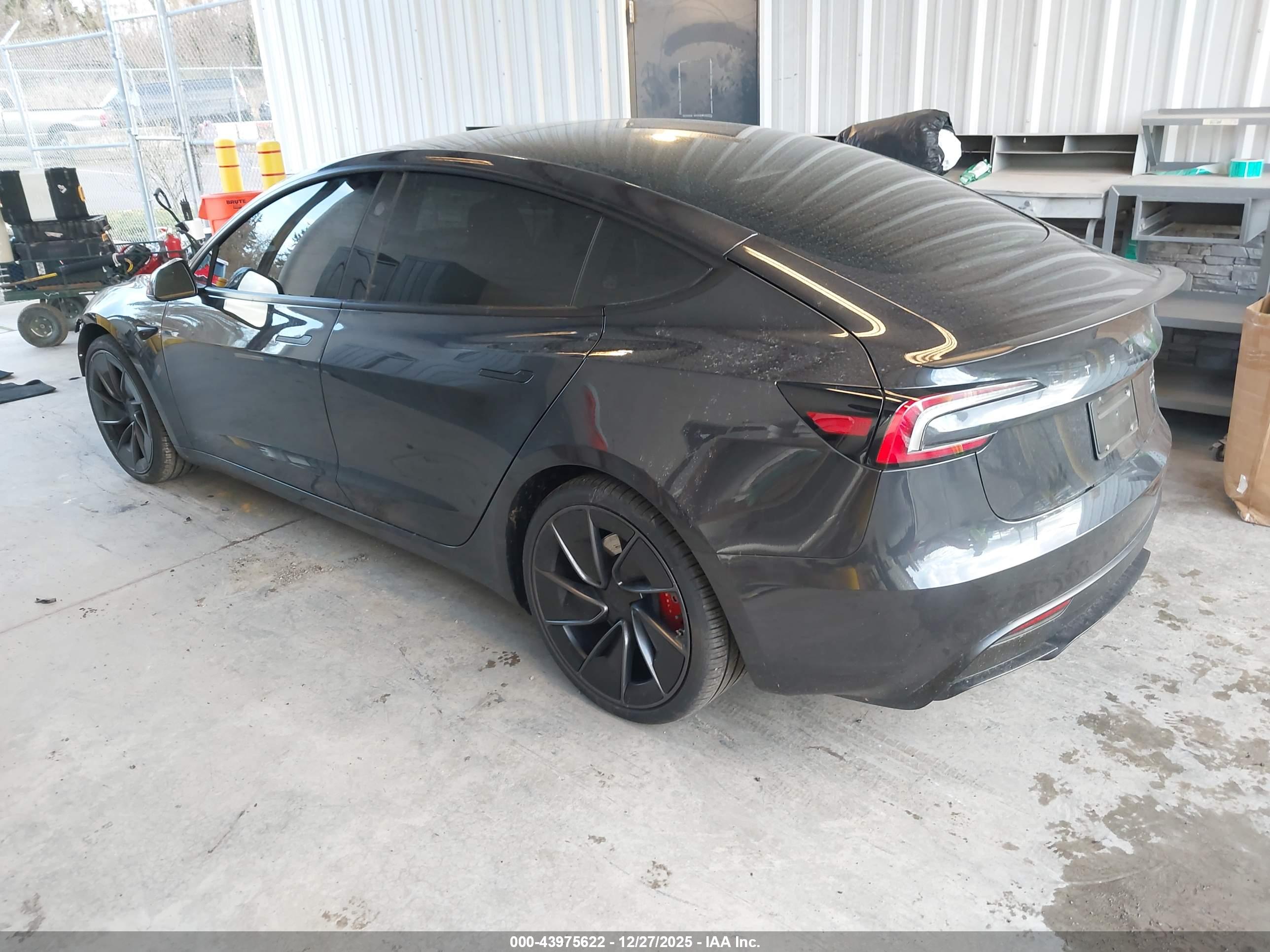 TESLA MODEL image 3