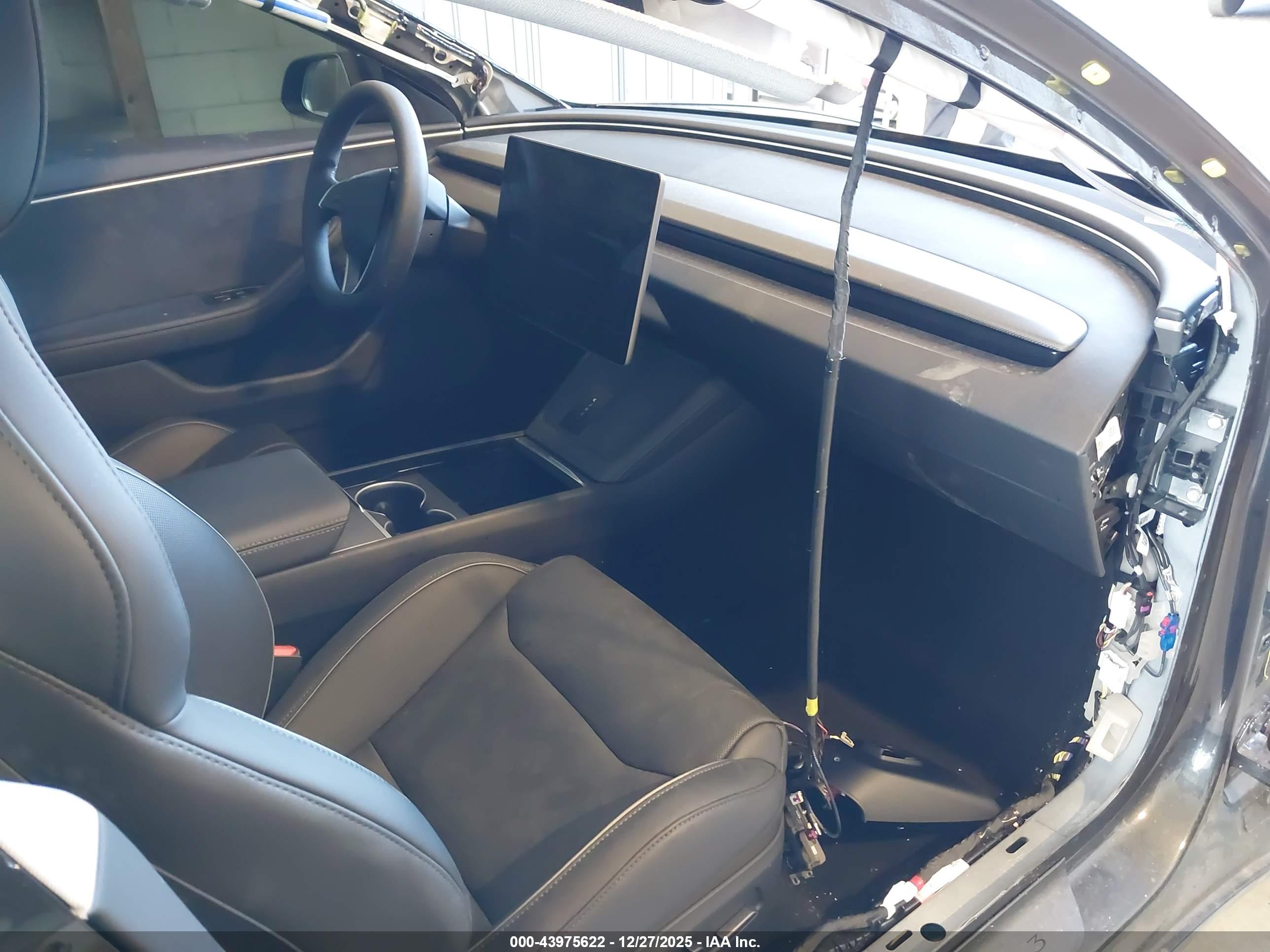 TESLA MODEL image 5