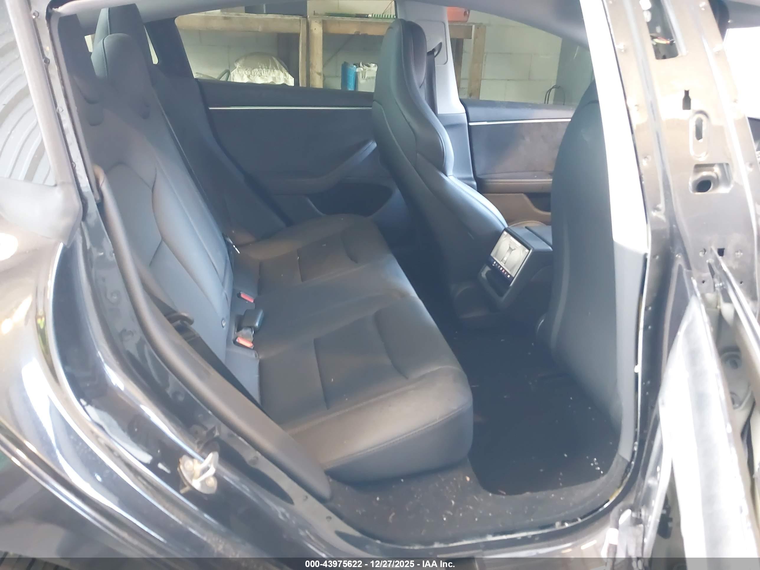TESLA MODEL image 8