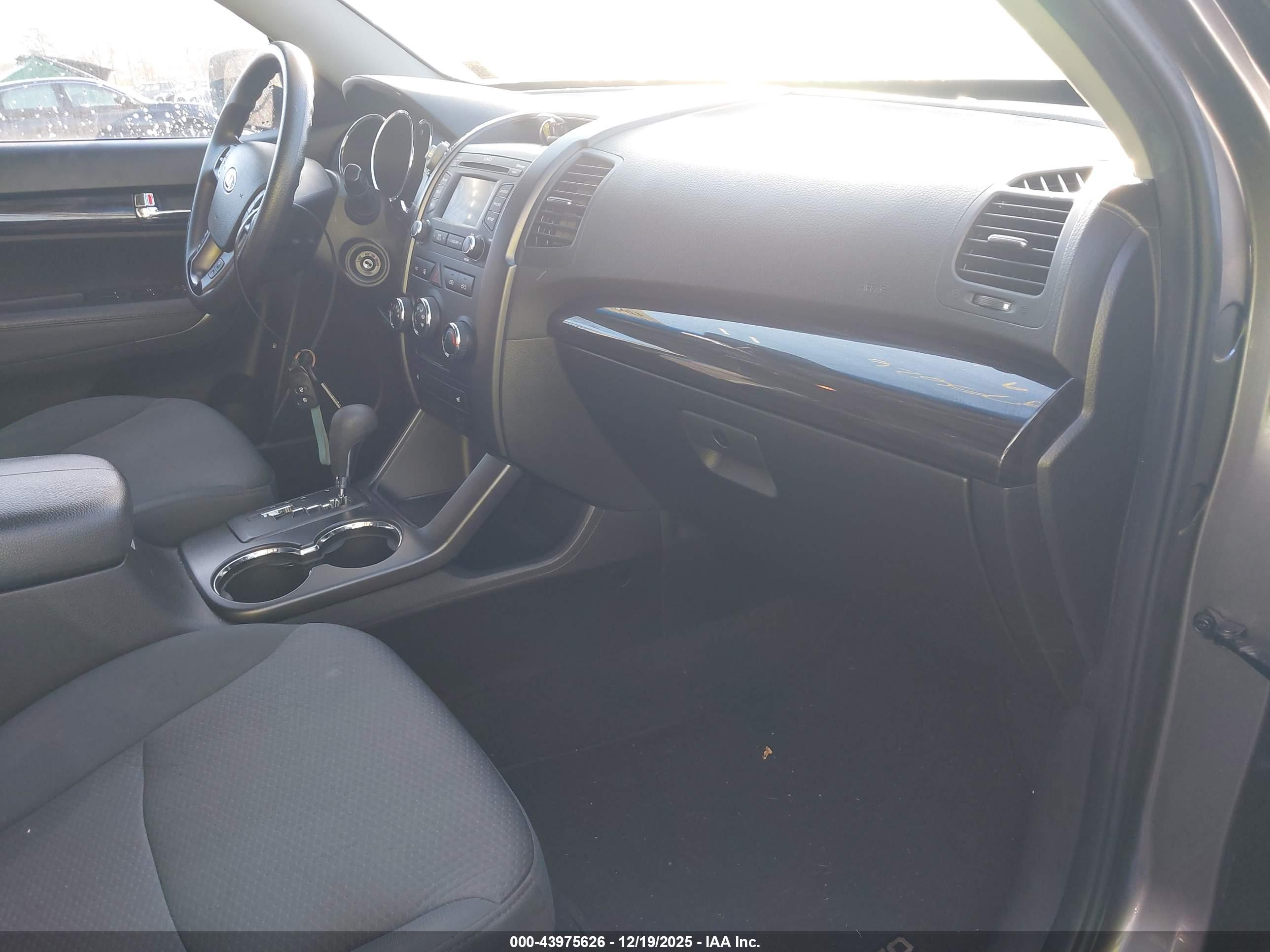 KIA SORENTO image 5