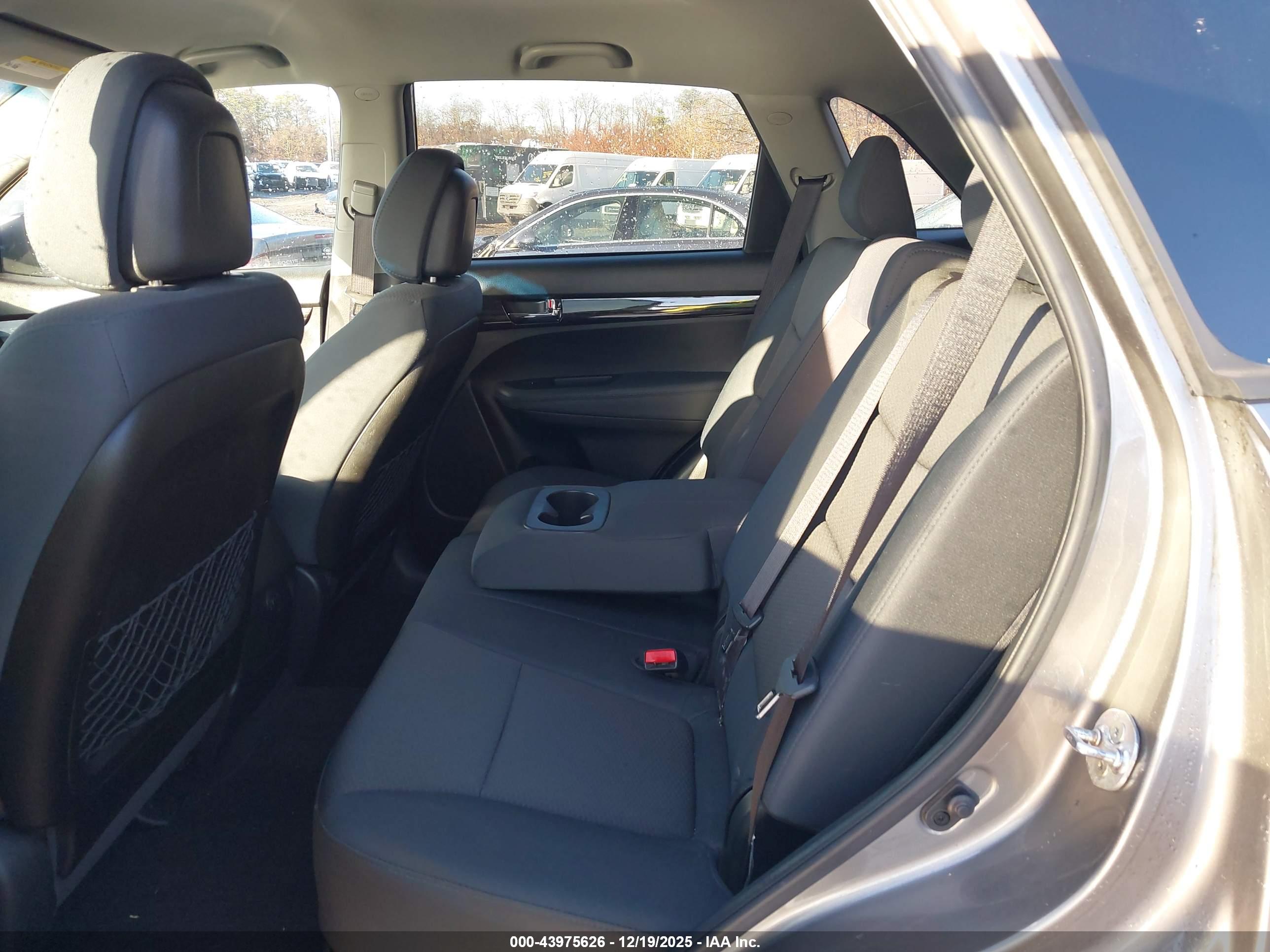KIA SORENTO image 8