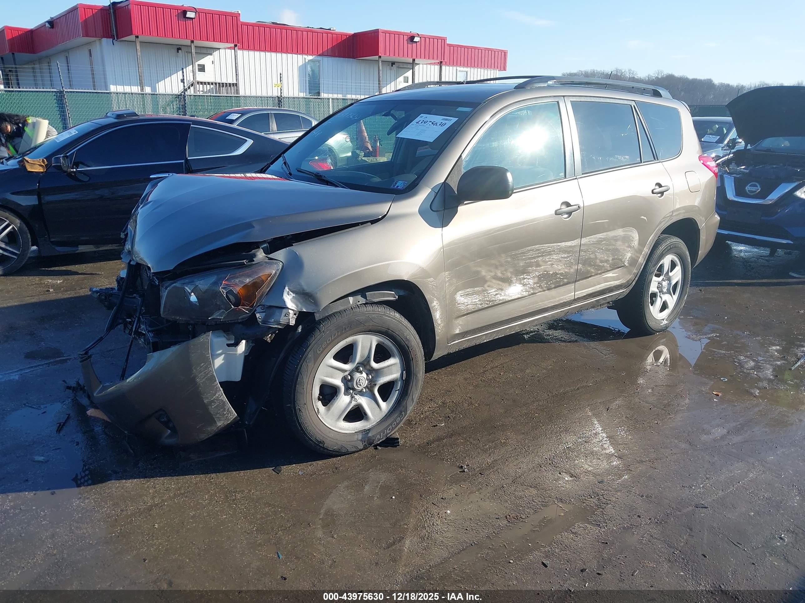 TOYOTA RAV4 image 2