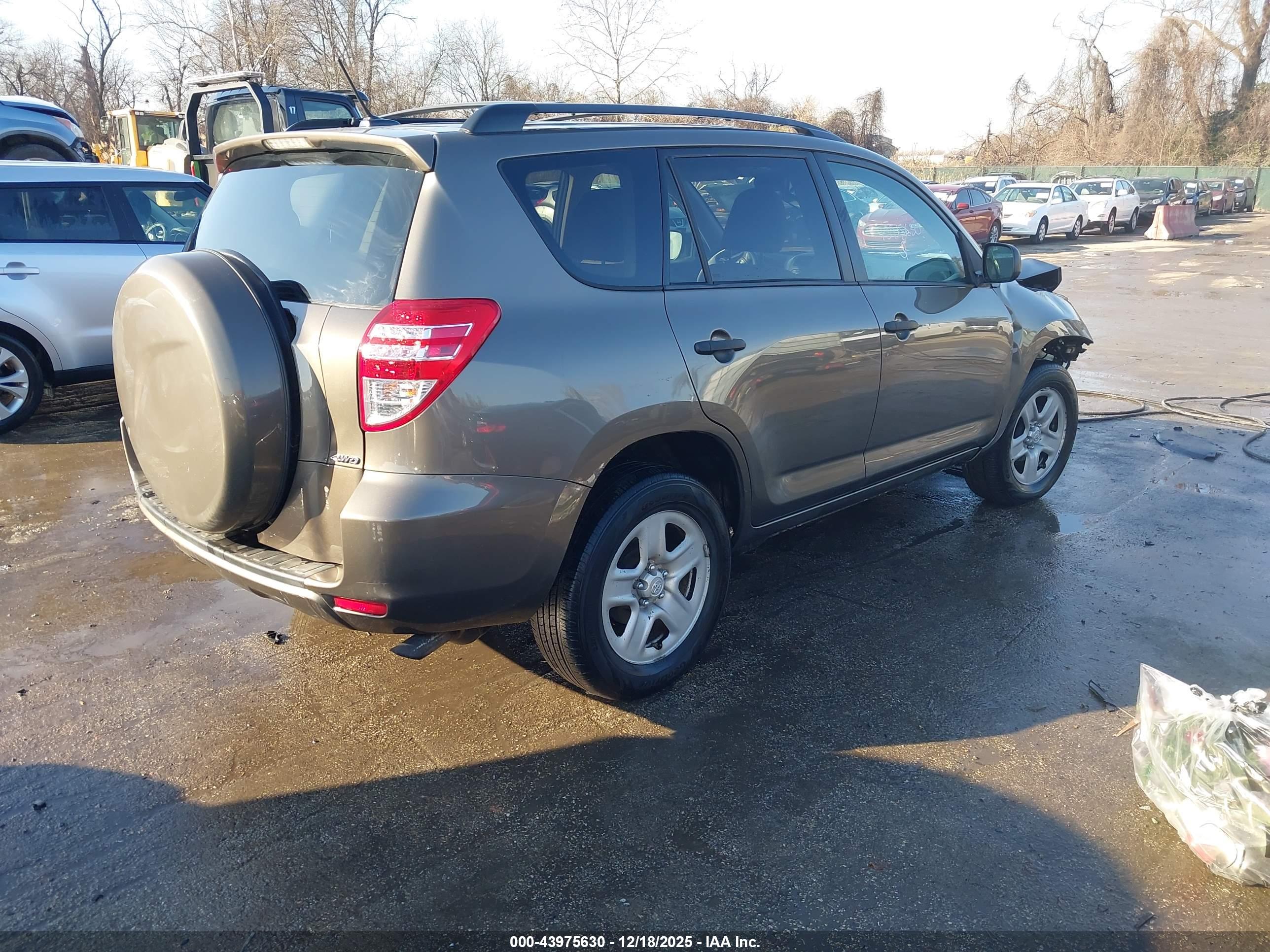 TOYOTA RAV4 image 4