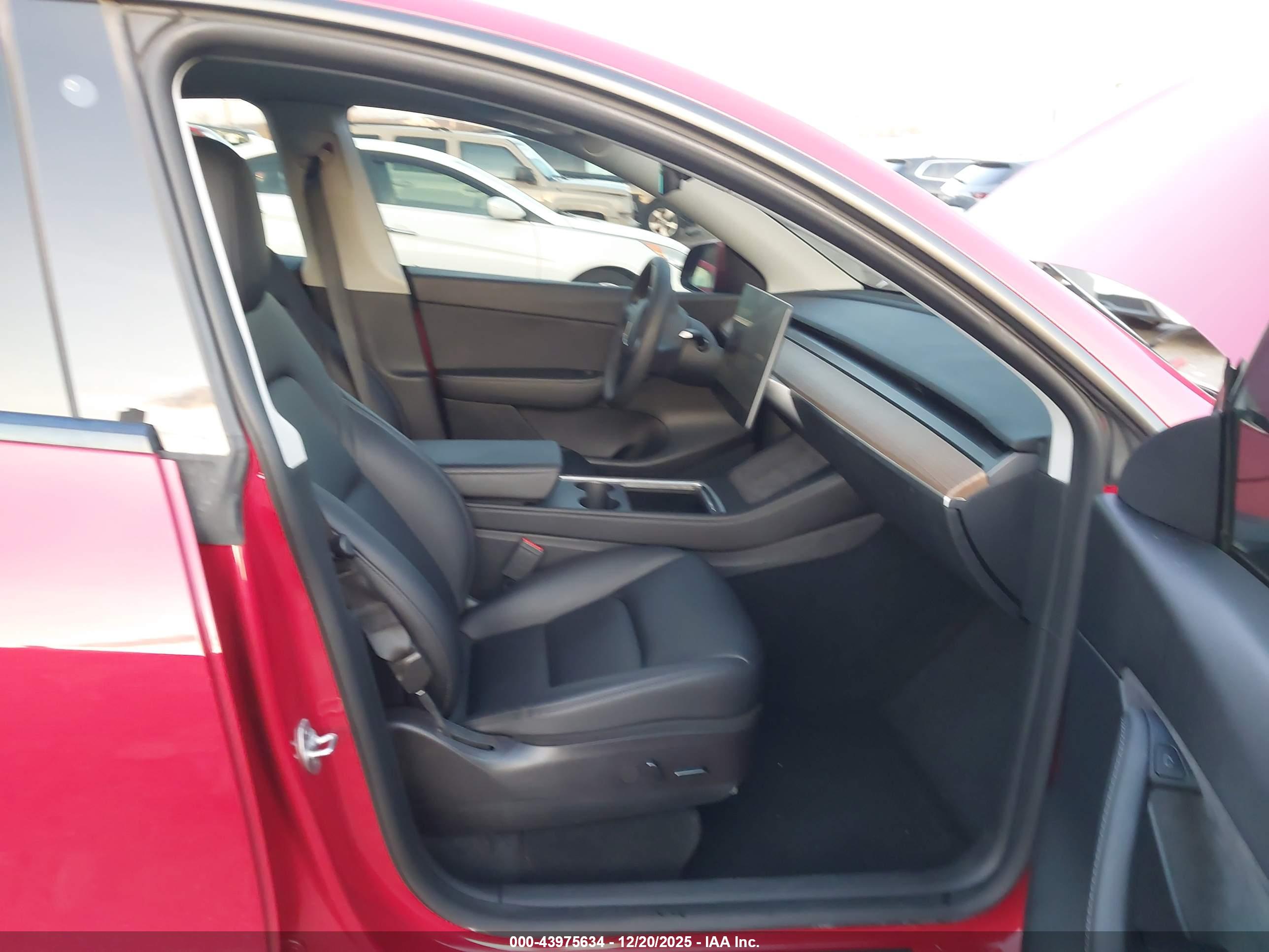 TESLA MODEL image 5