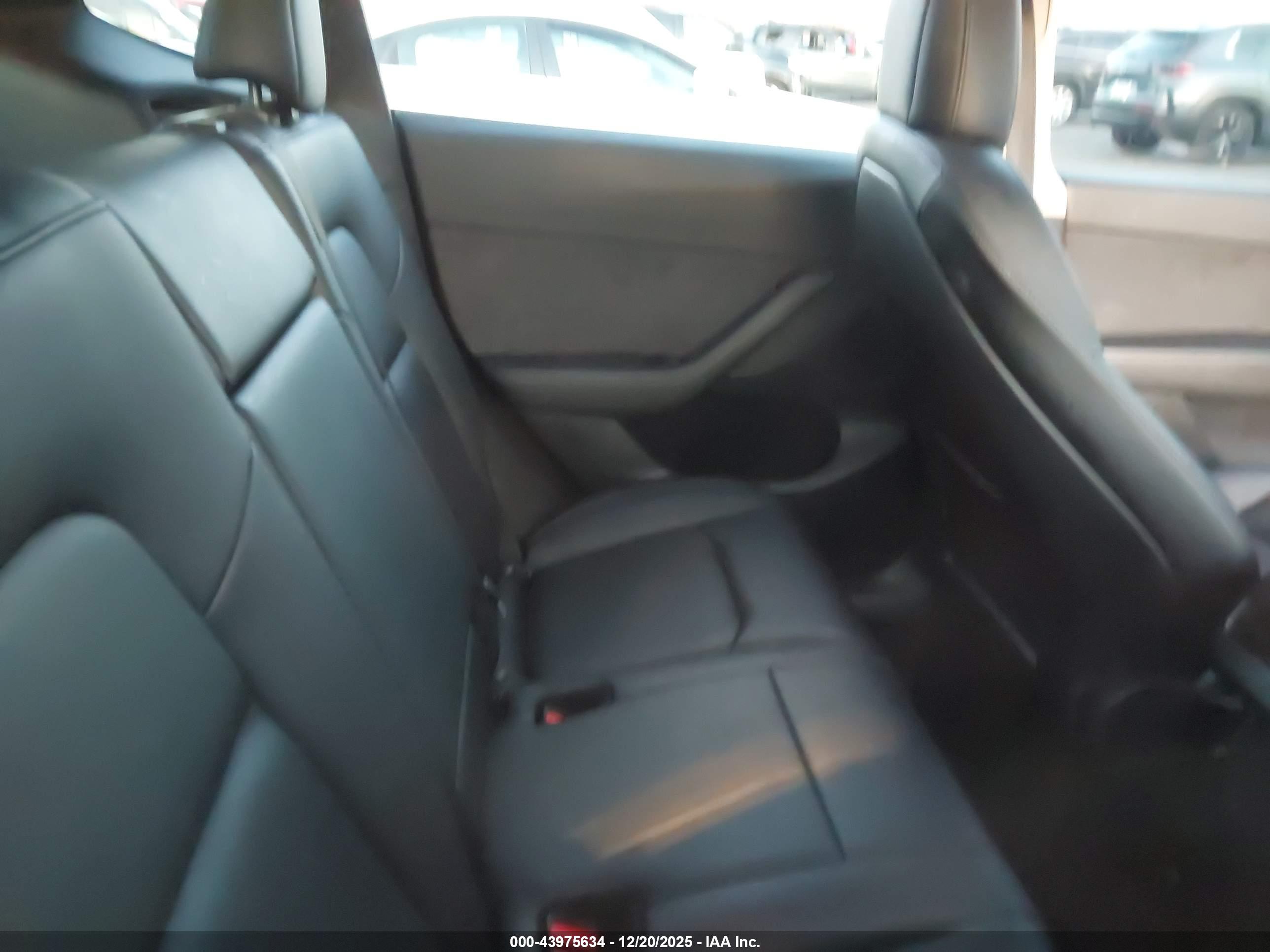 TESLA MODEL image 8
