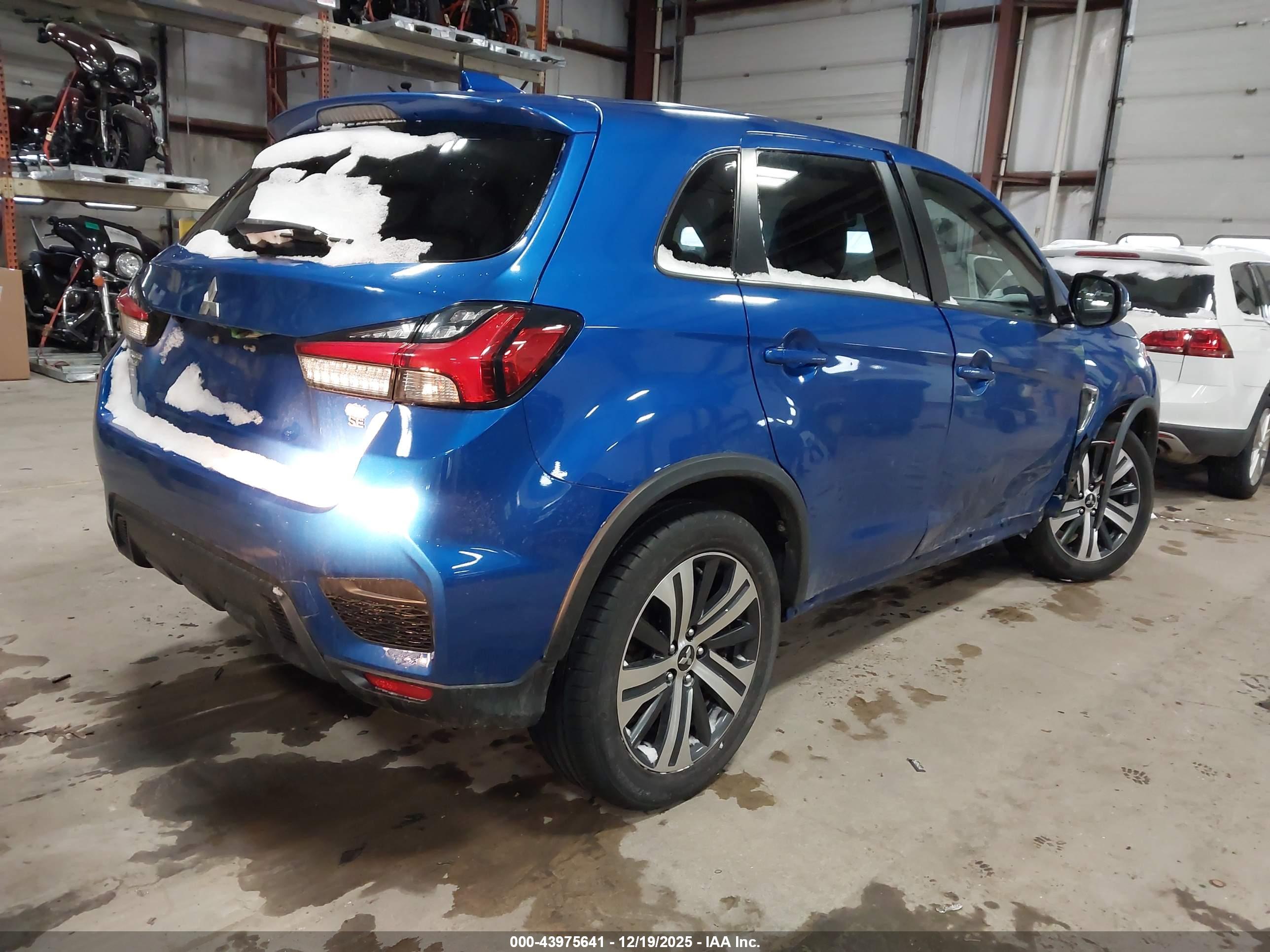 MITSUBISHI OUTLANDER image 4
