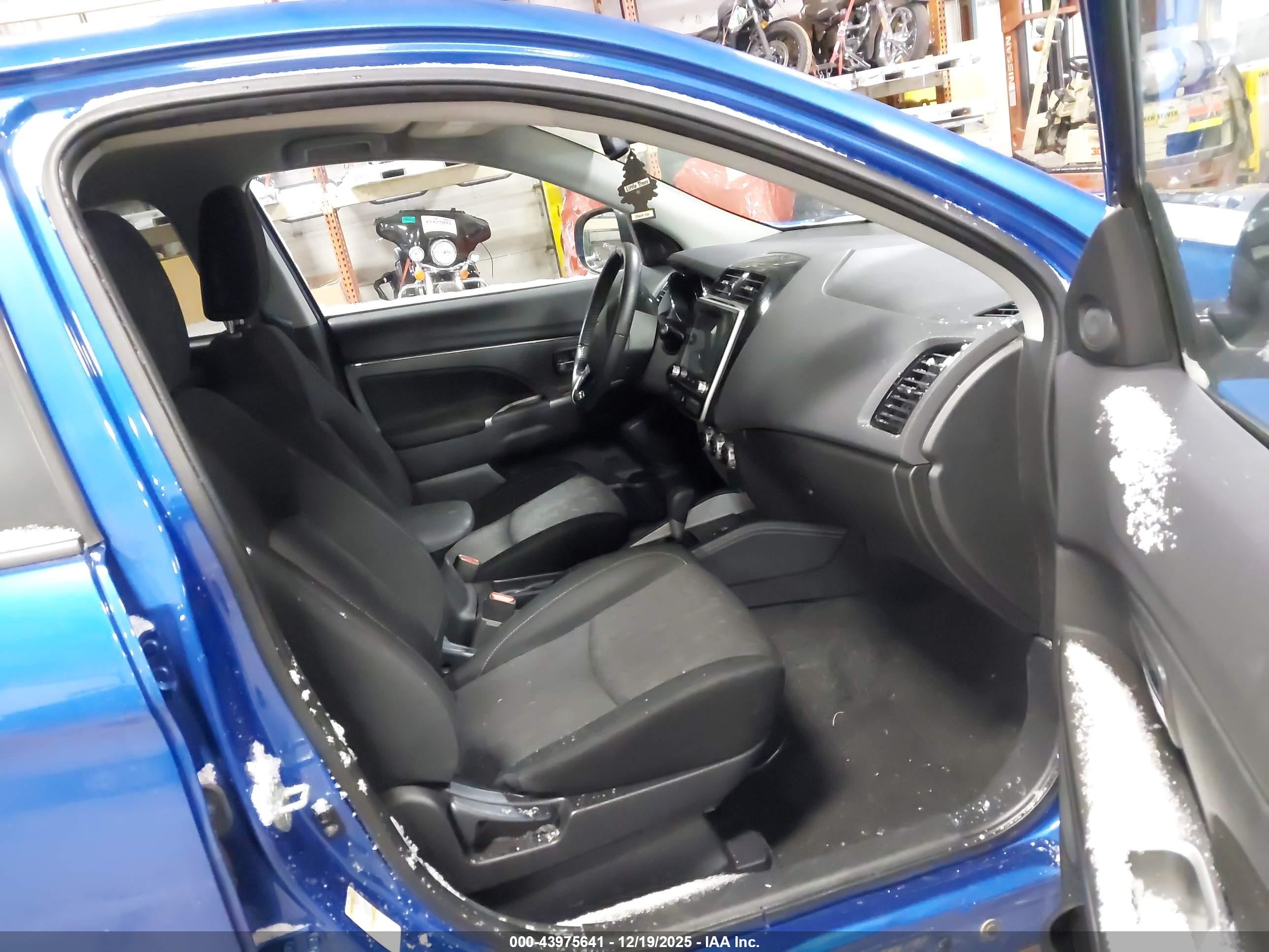 MITSUBISHI OUTLANDER image 5