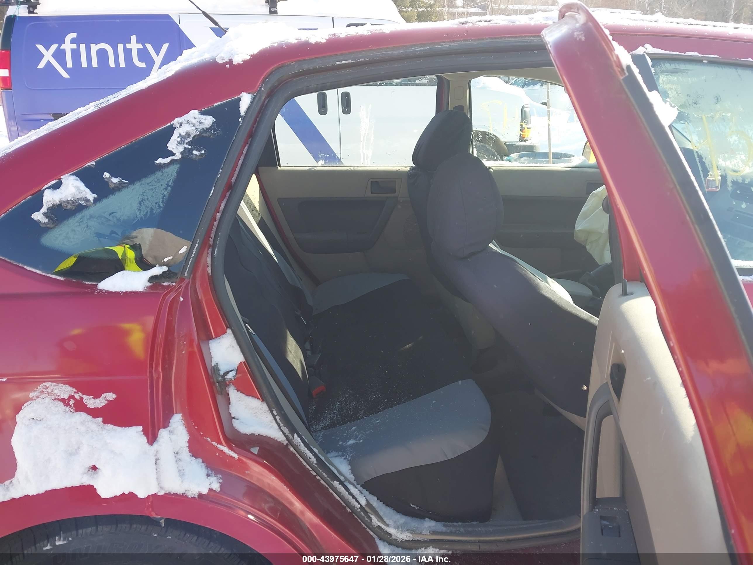 FORD FOCUS image 8