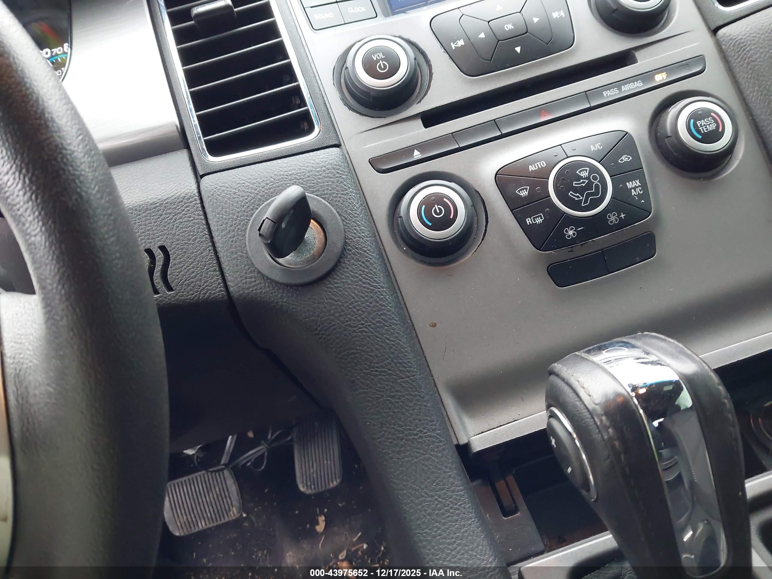 FORD TAURUS image 11