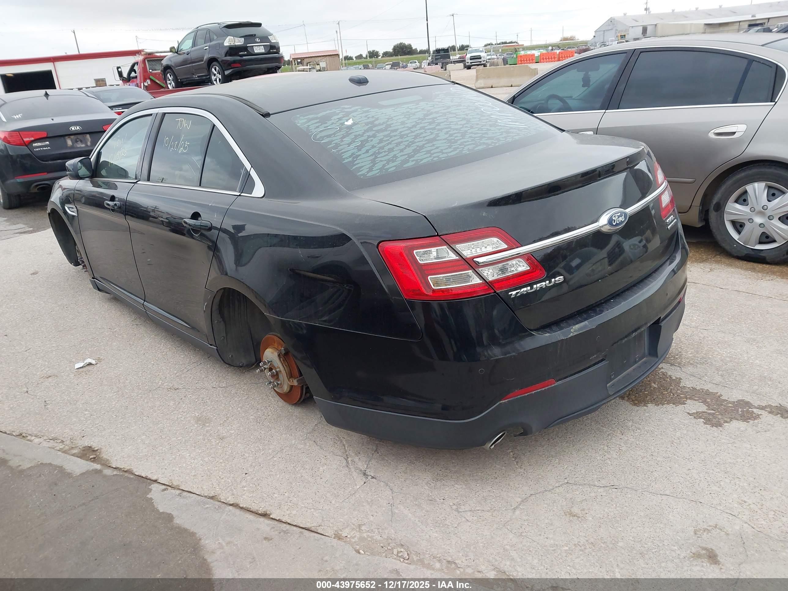FORD TAURUS image 3