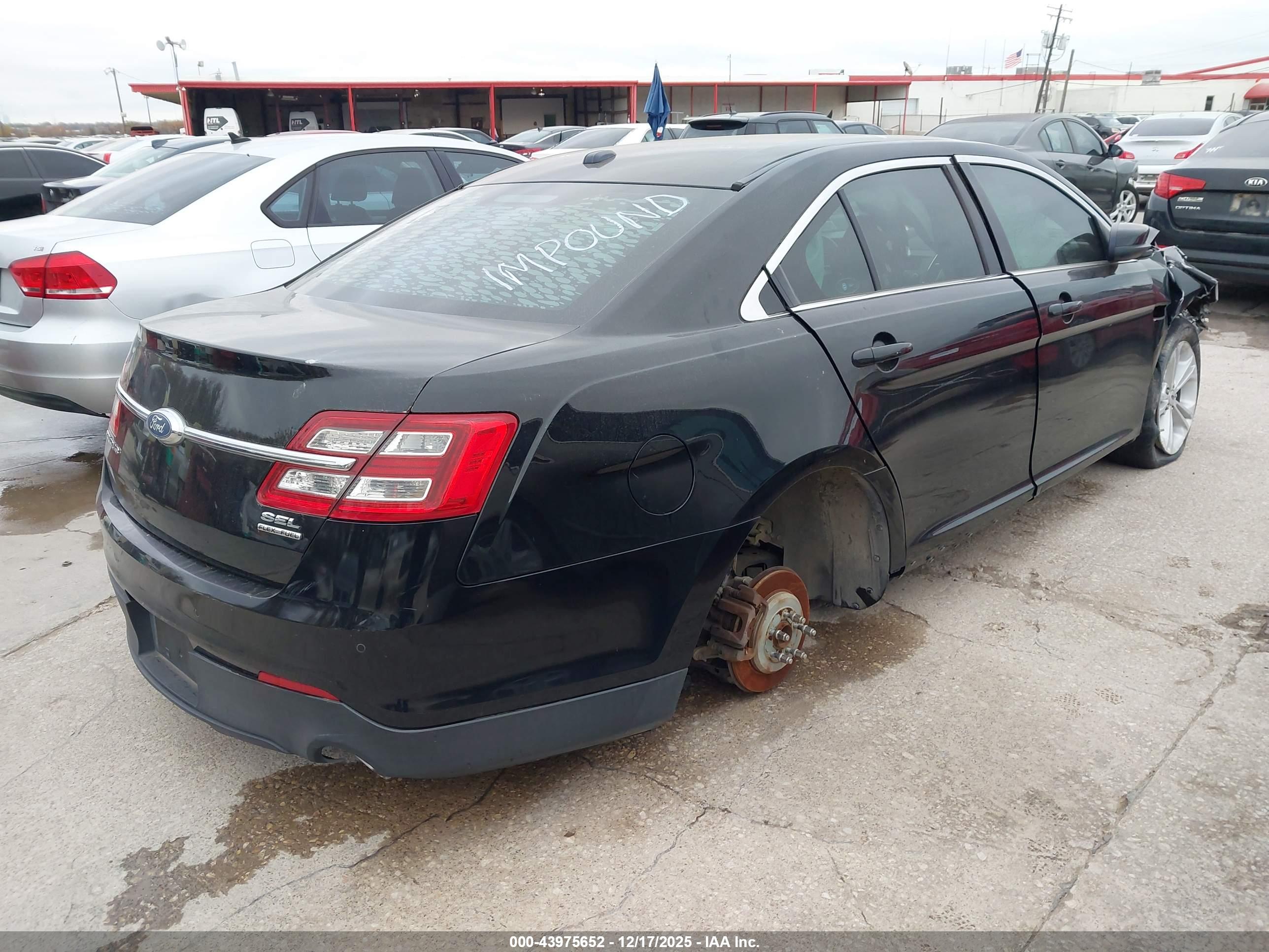 FORD TAURUS image 4