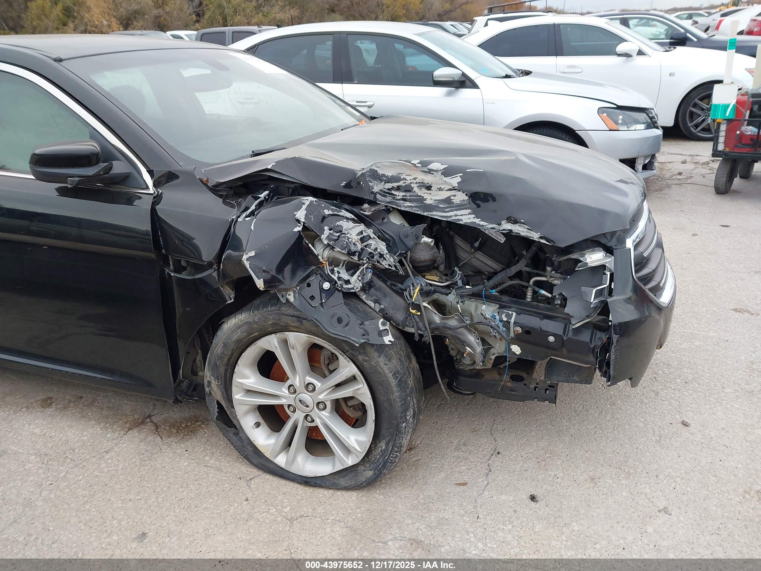 FORD TAURUS image 6