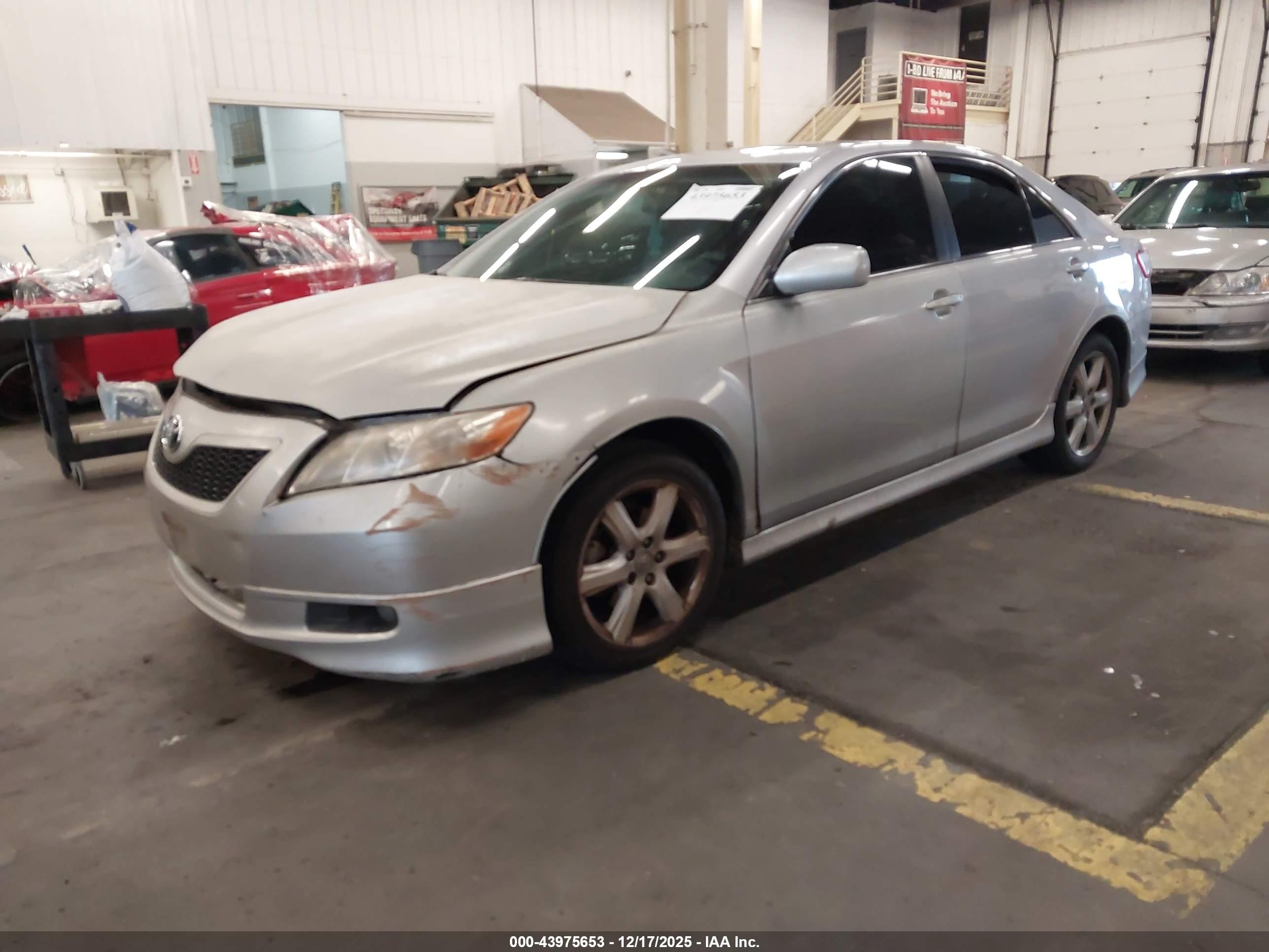 TOYOTA CAMRY image 2