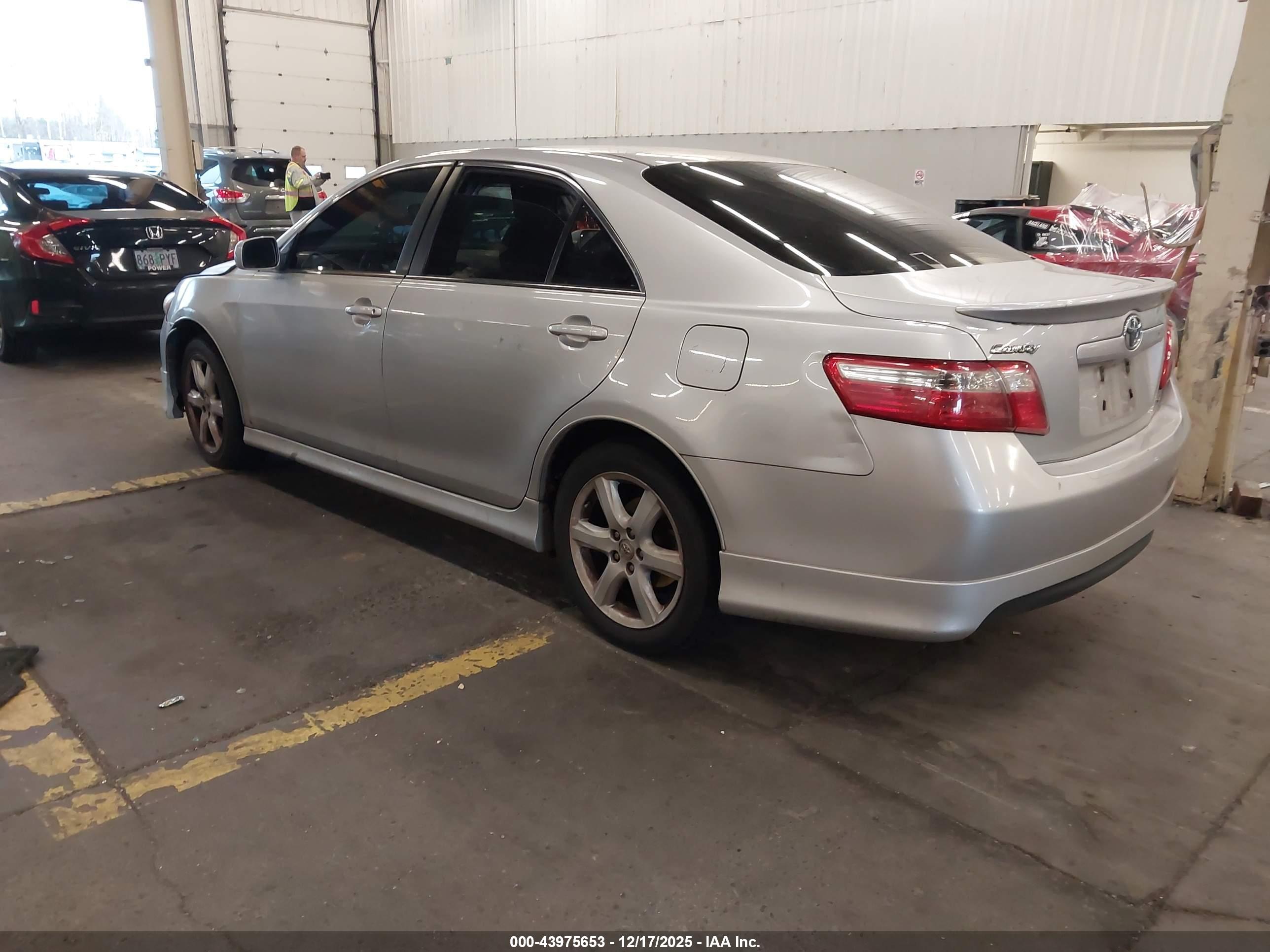 TOYOTA CAMRY image 3