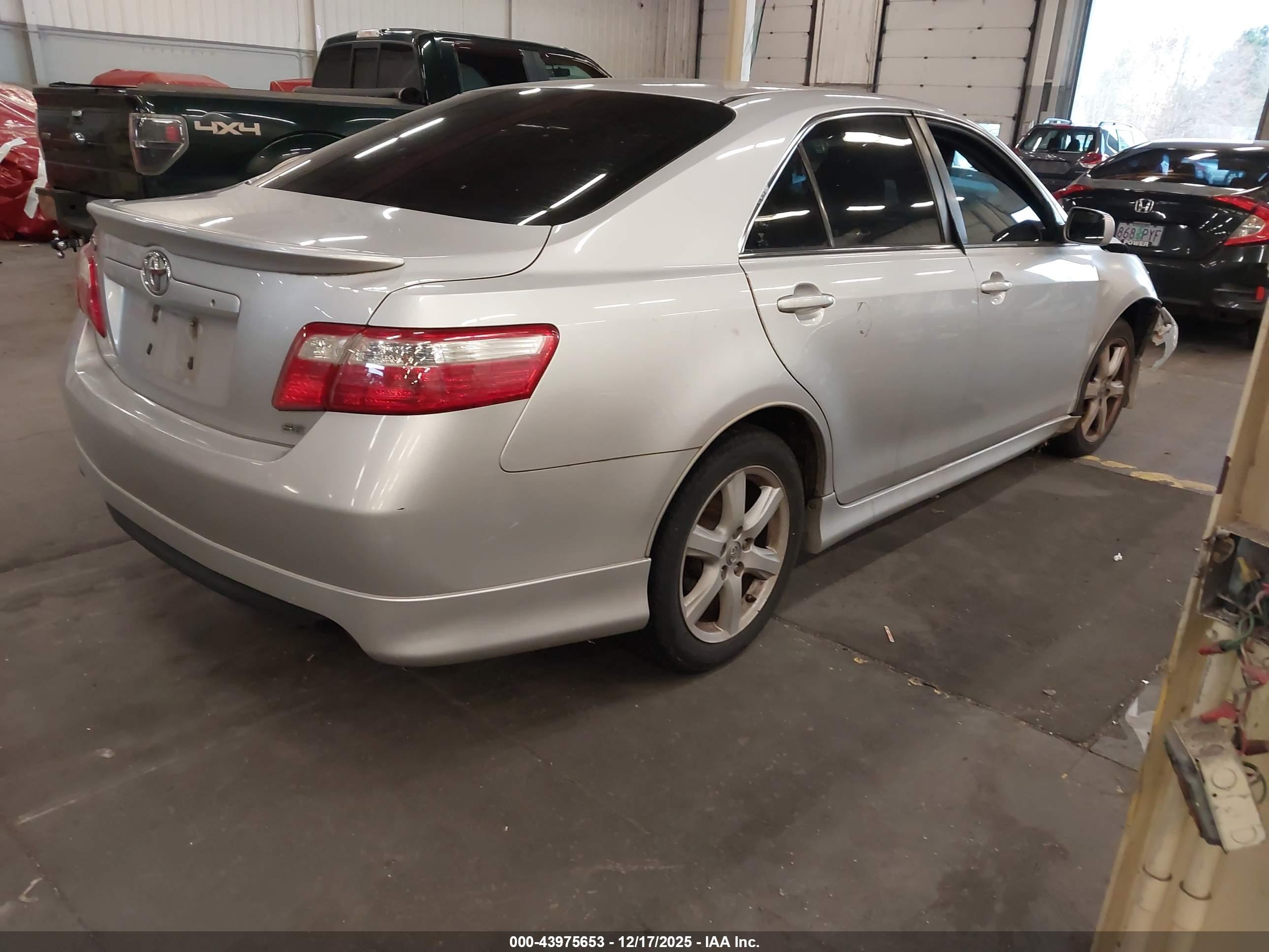 TOYOTA CAMRY image 4