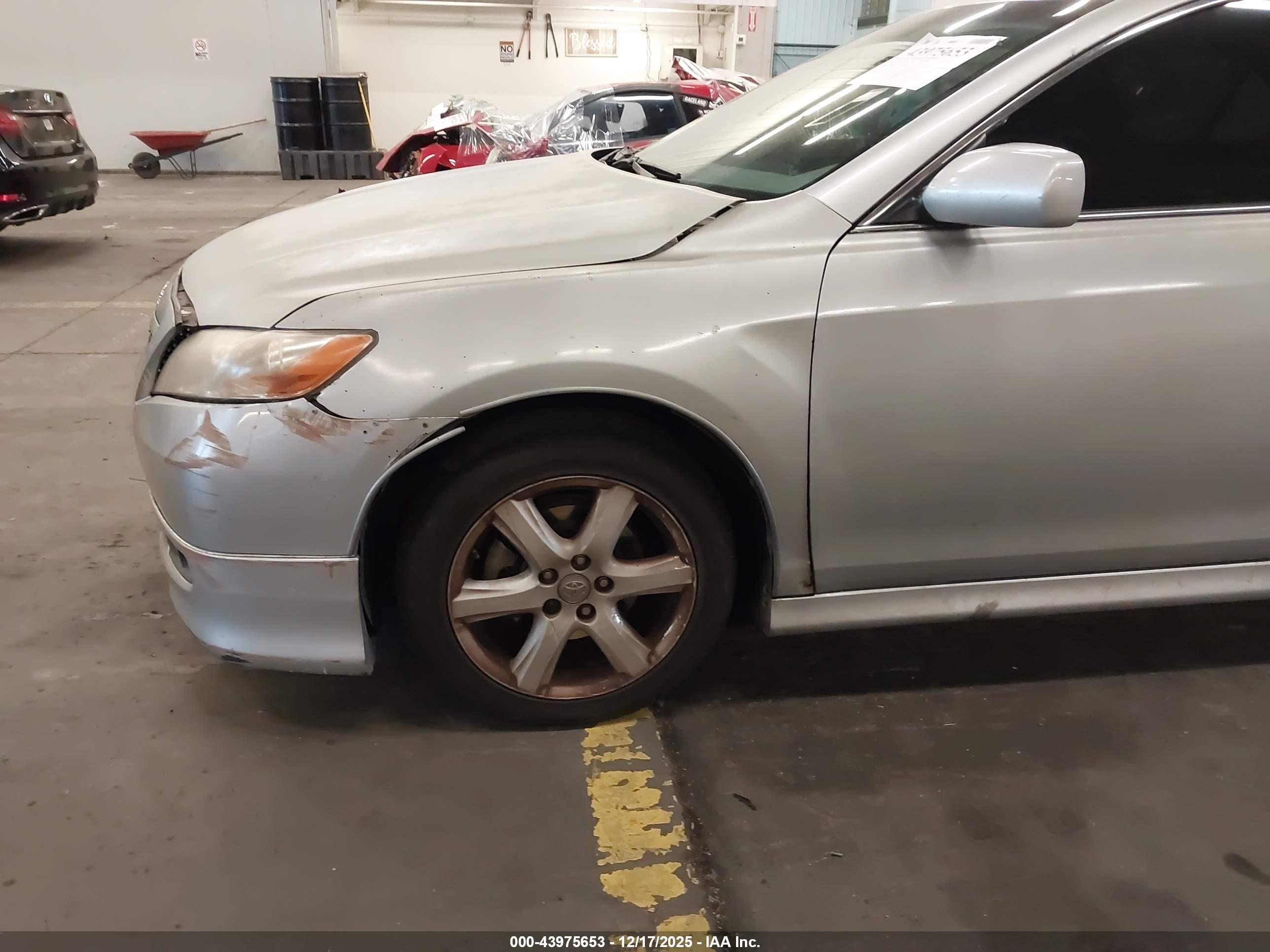 TOYOTA CAMRY image 6