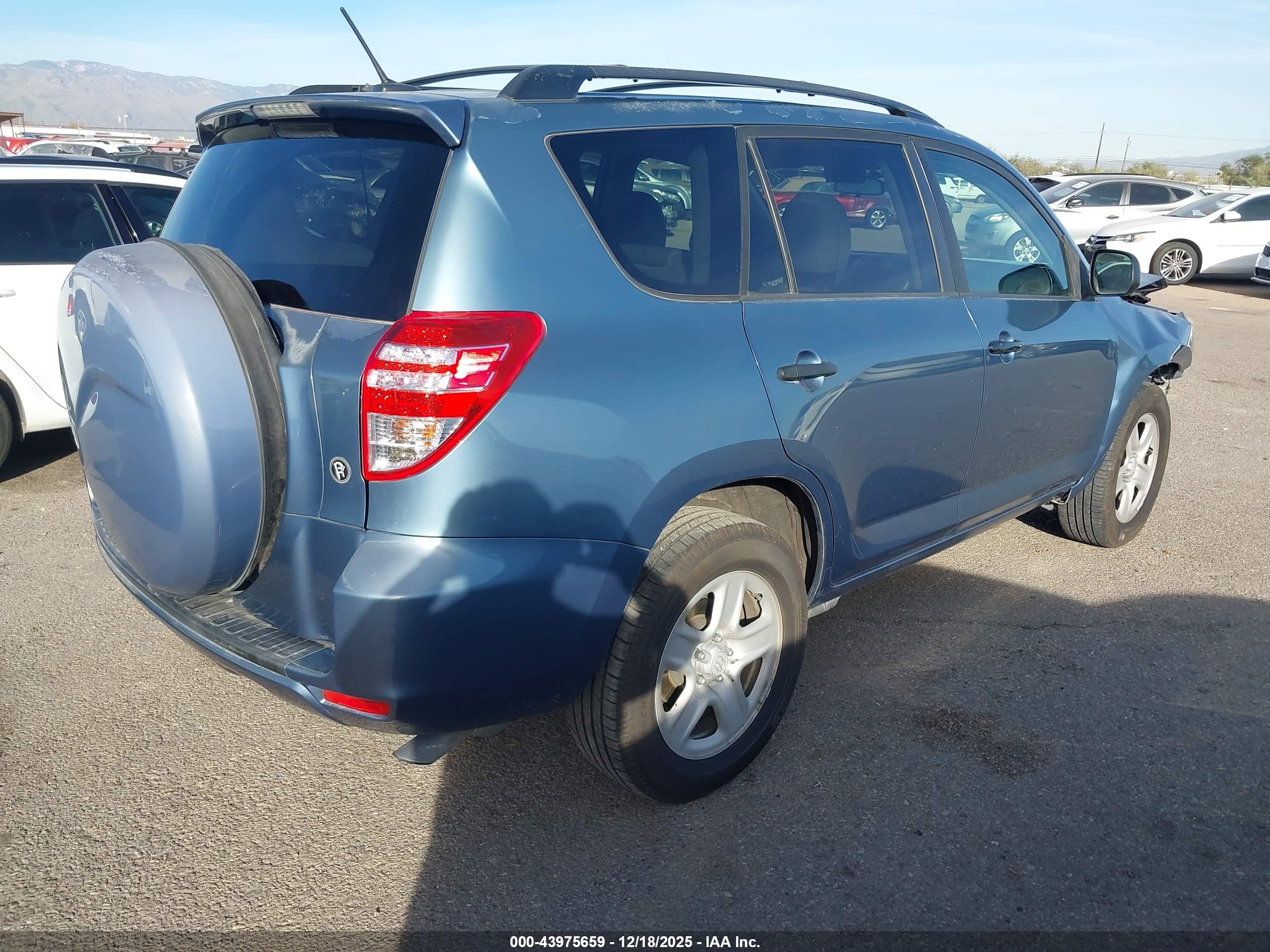 TOYOTA RAV4 image 4