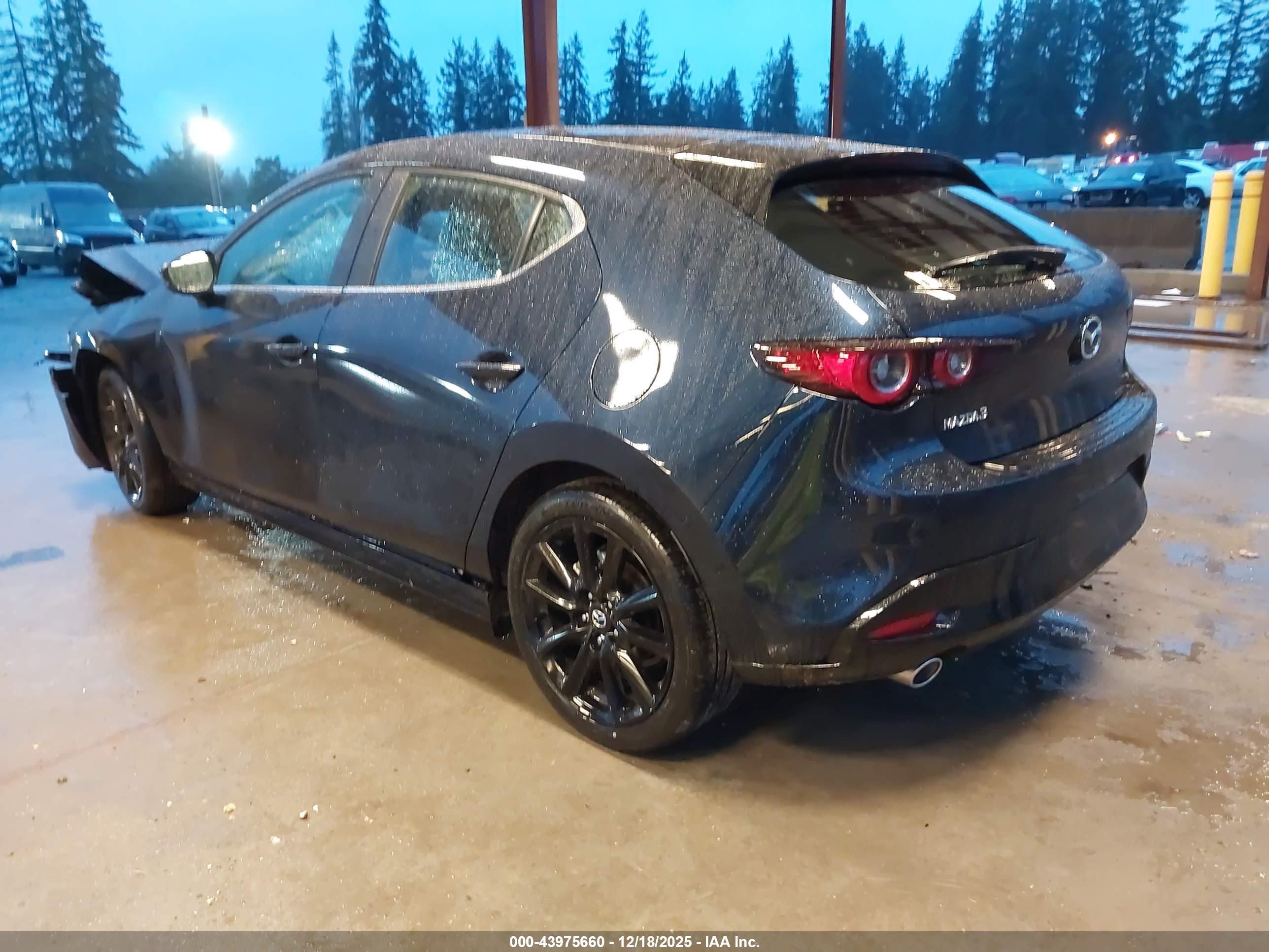 MAZDA MAZDA3 image 3