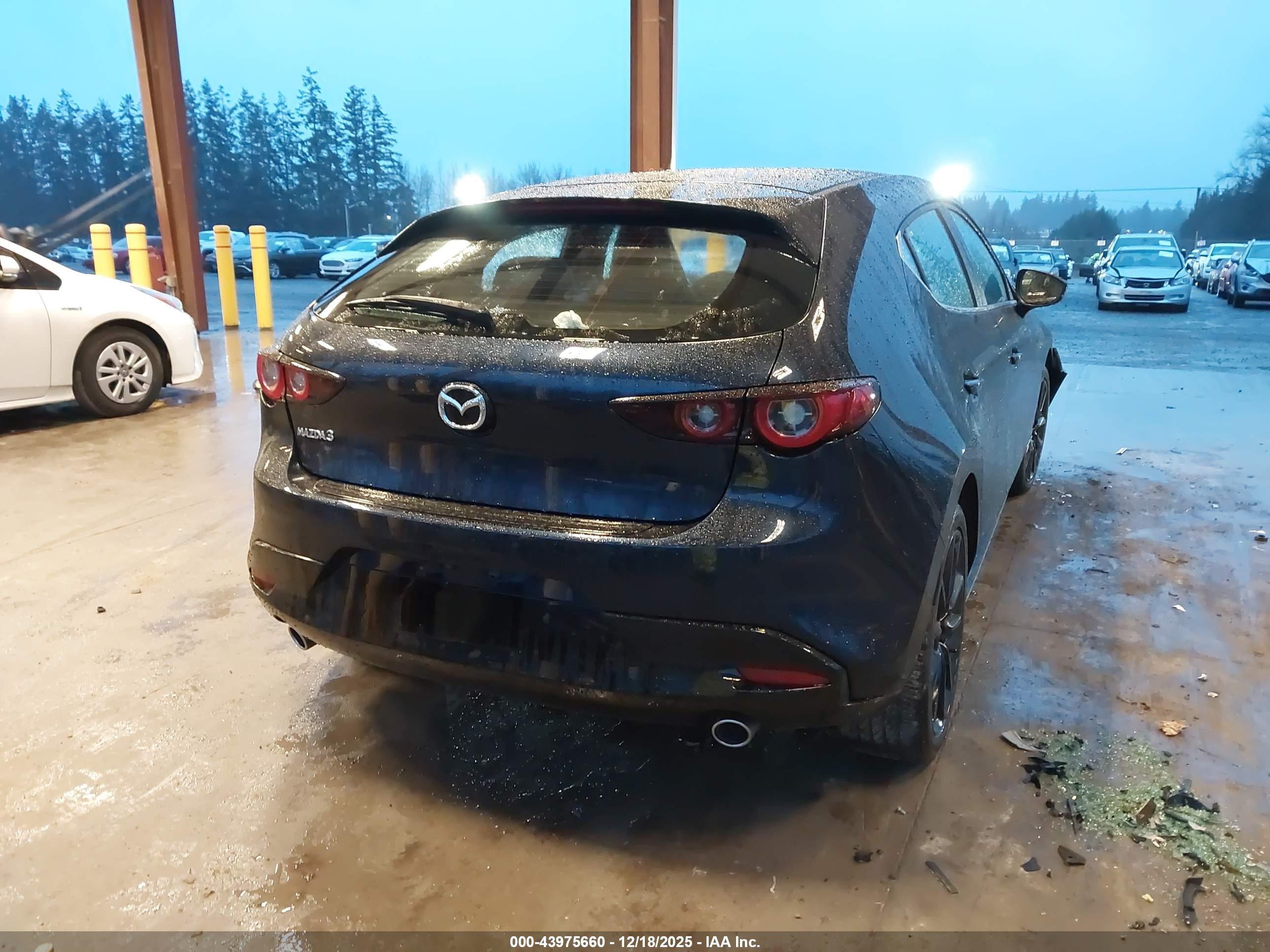 MAZDA MAZDA3 image 4