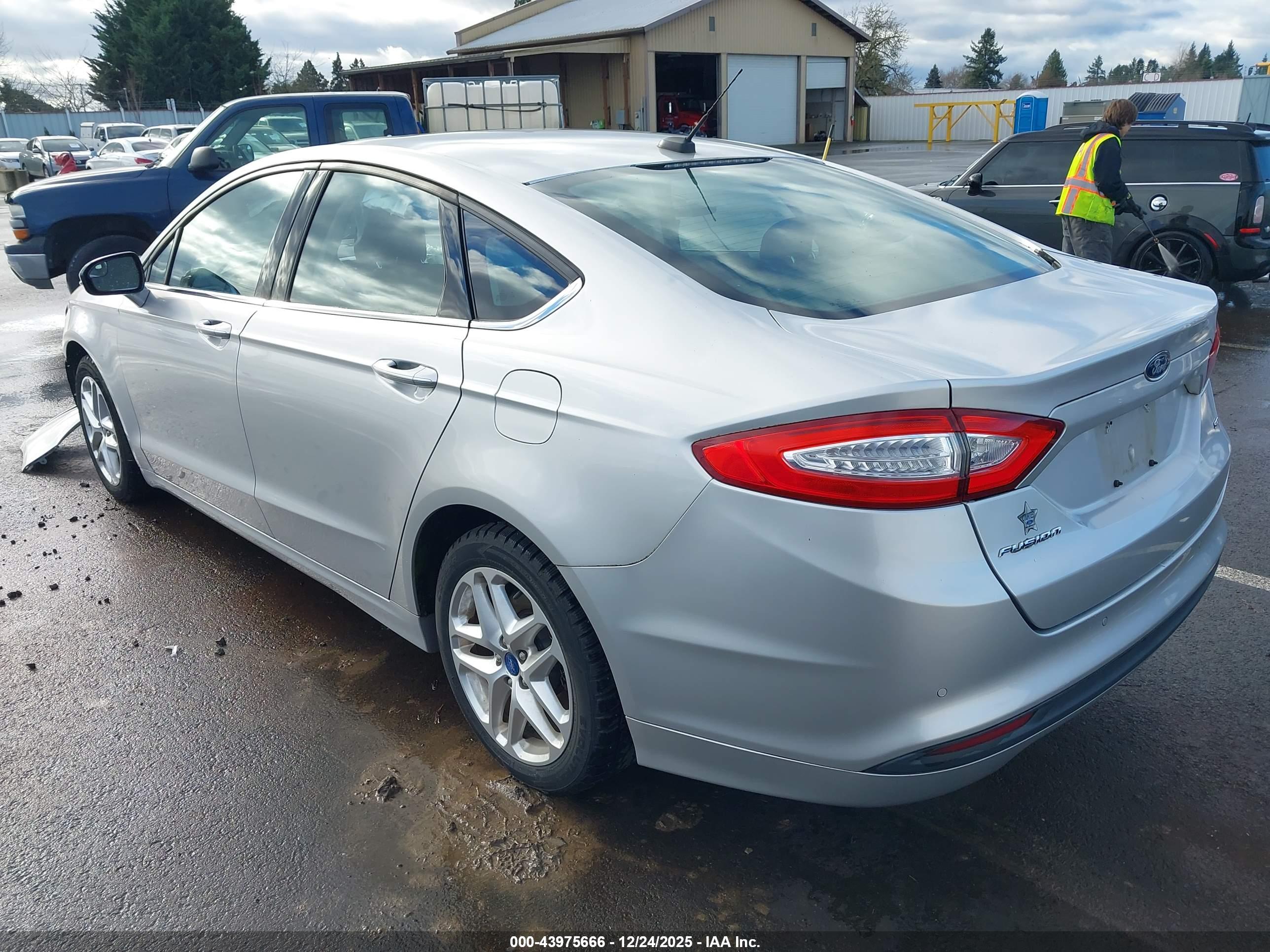 FORD FUSION image 3
