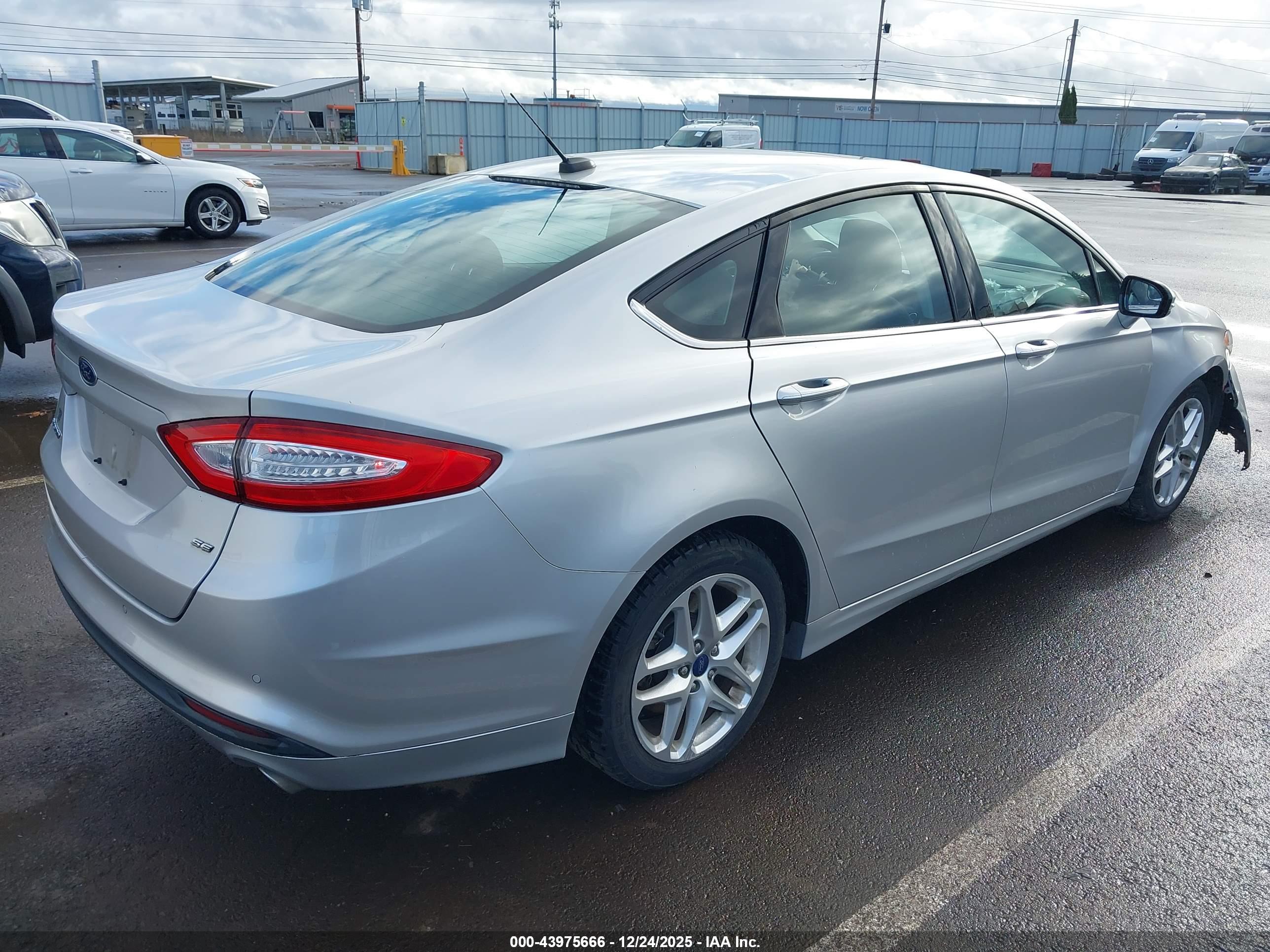 FORD FUSION image 4