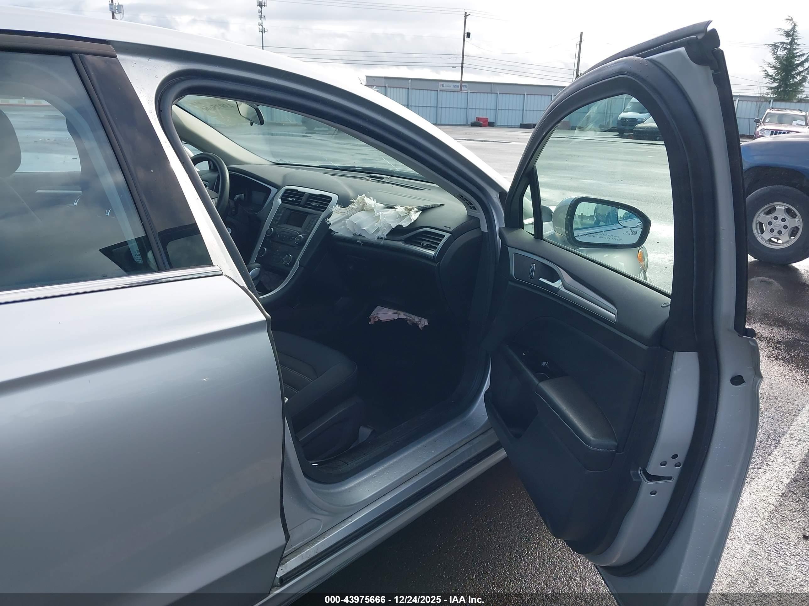 FORD FUSION image 5