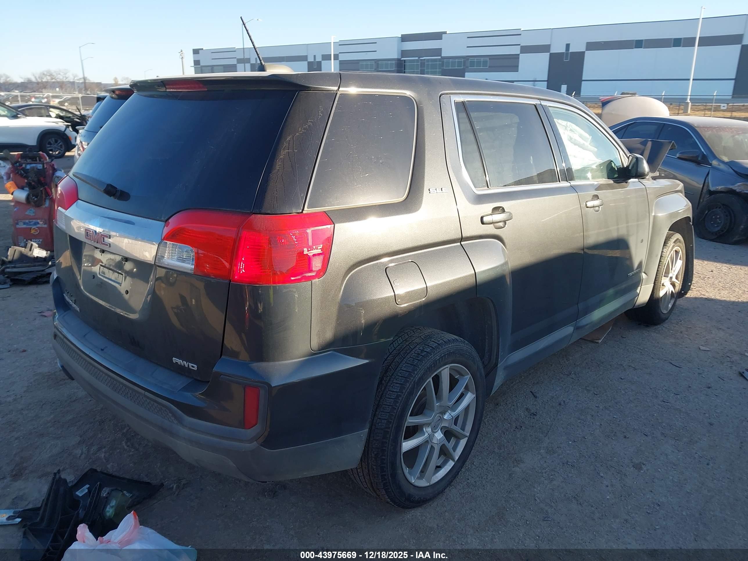 GMC TERRAIN image 4
