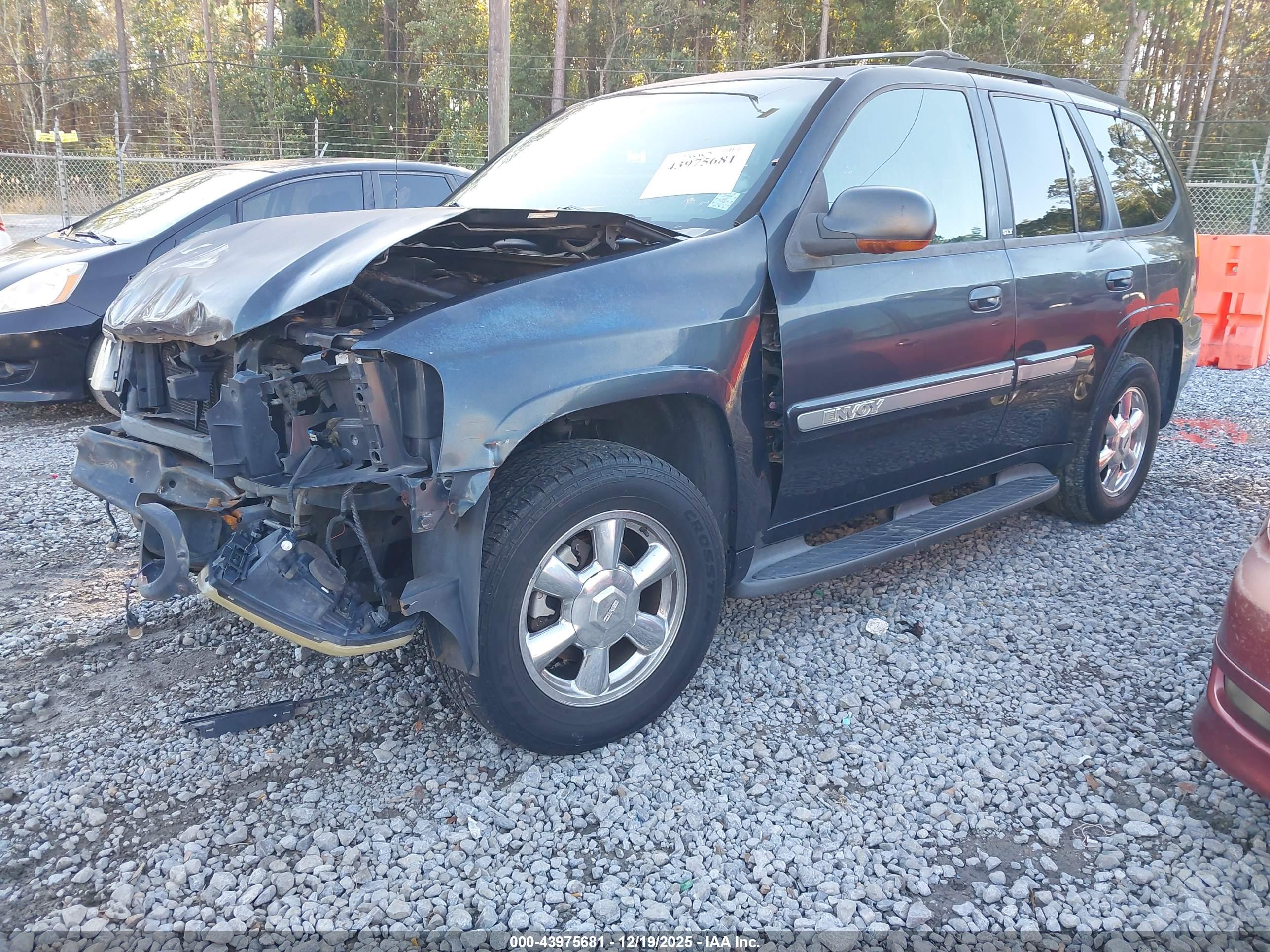 GMC ENVOY image 2