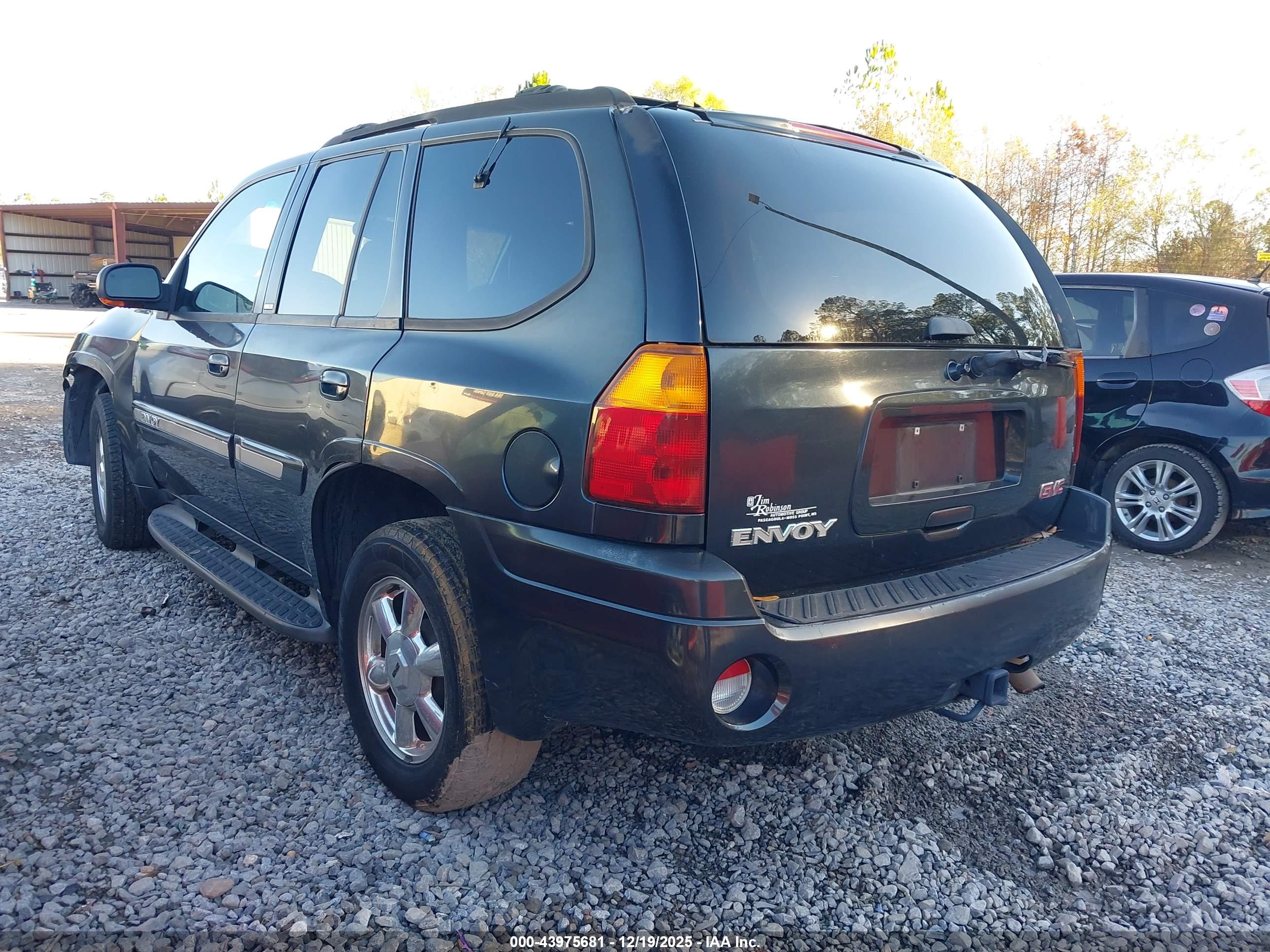 GMC ENVOY image 3