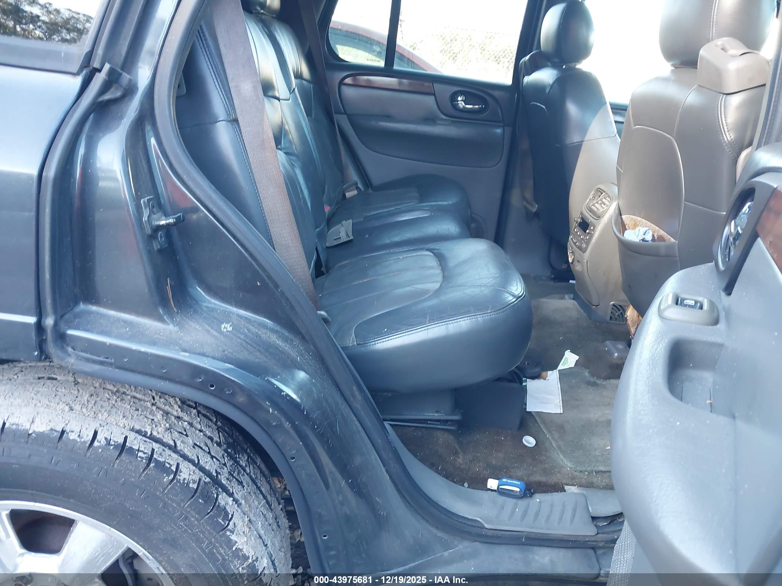 GMC ENVOY image 8