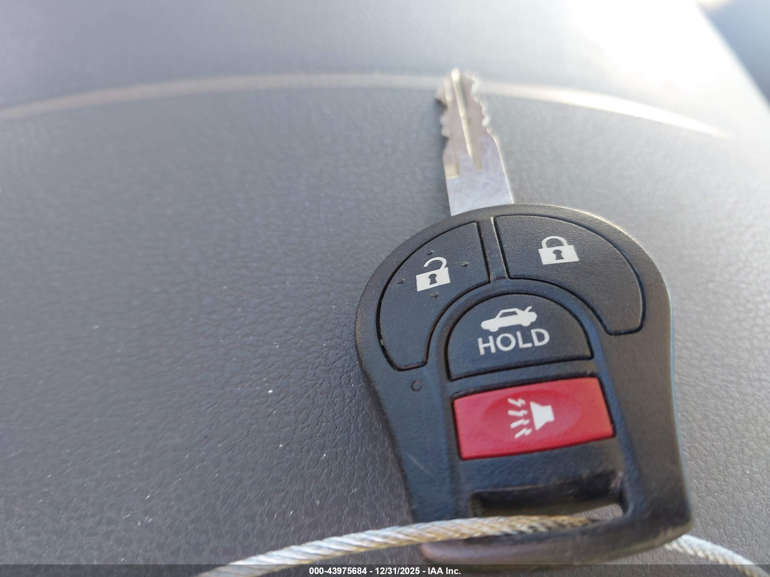 NISSAN VERSA image 11