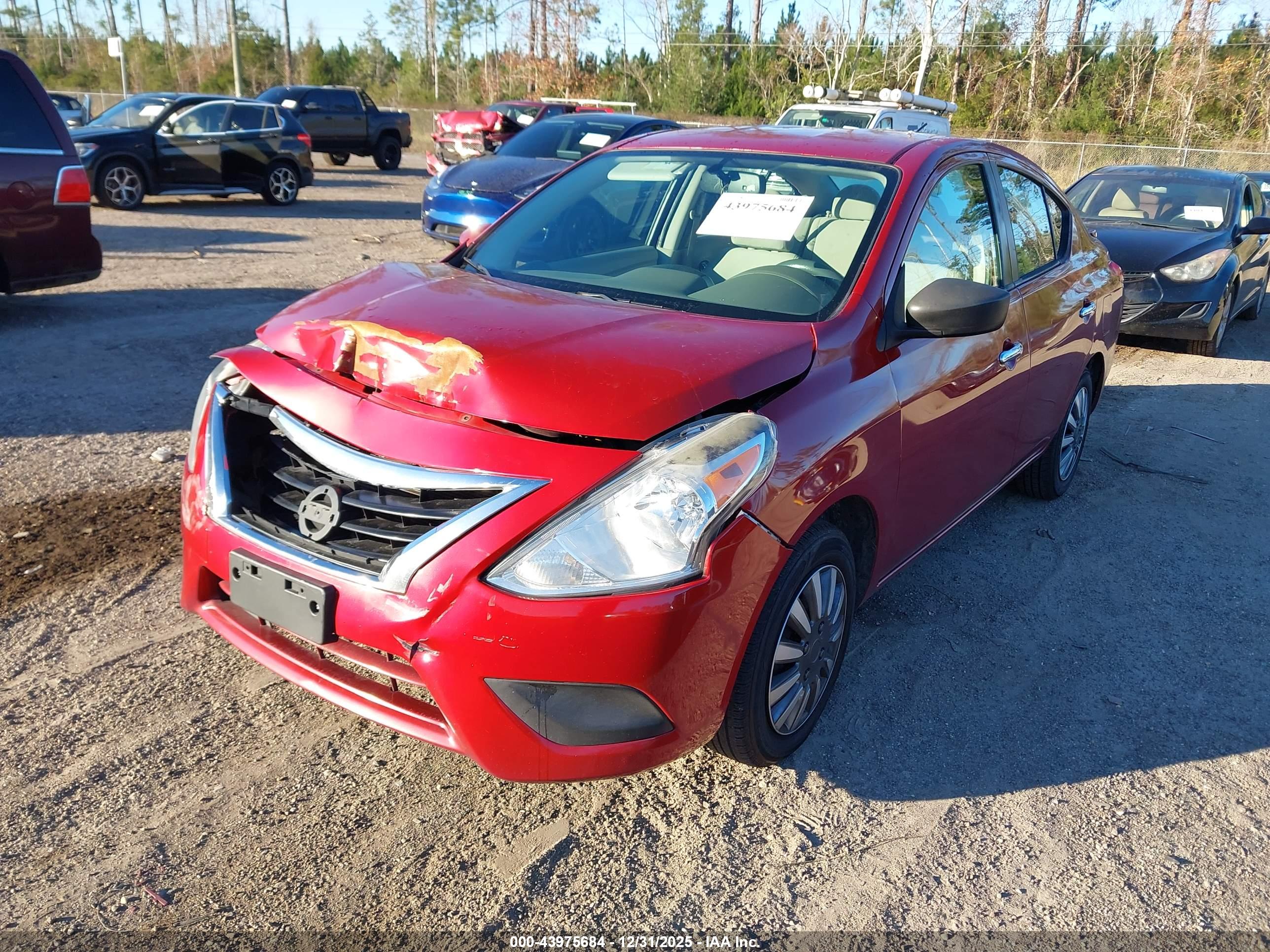 NISSAN VERSA image 2
