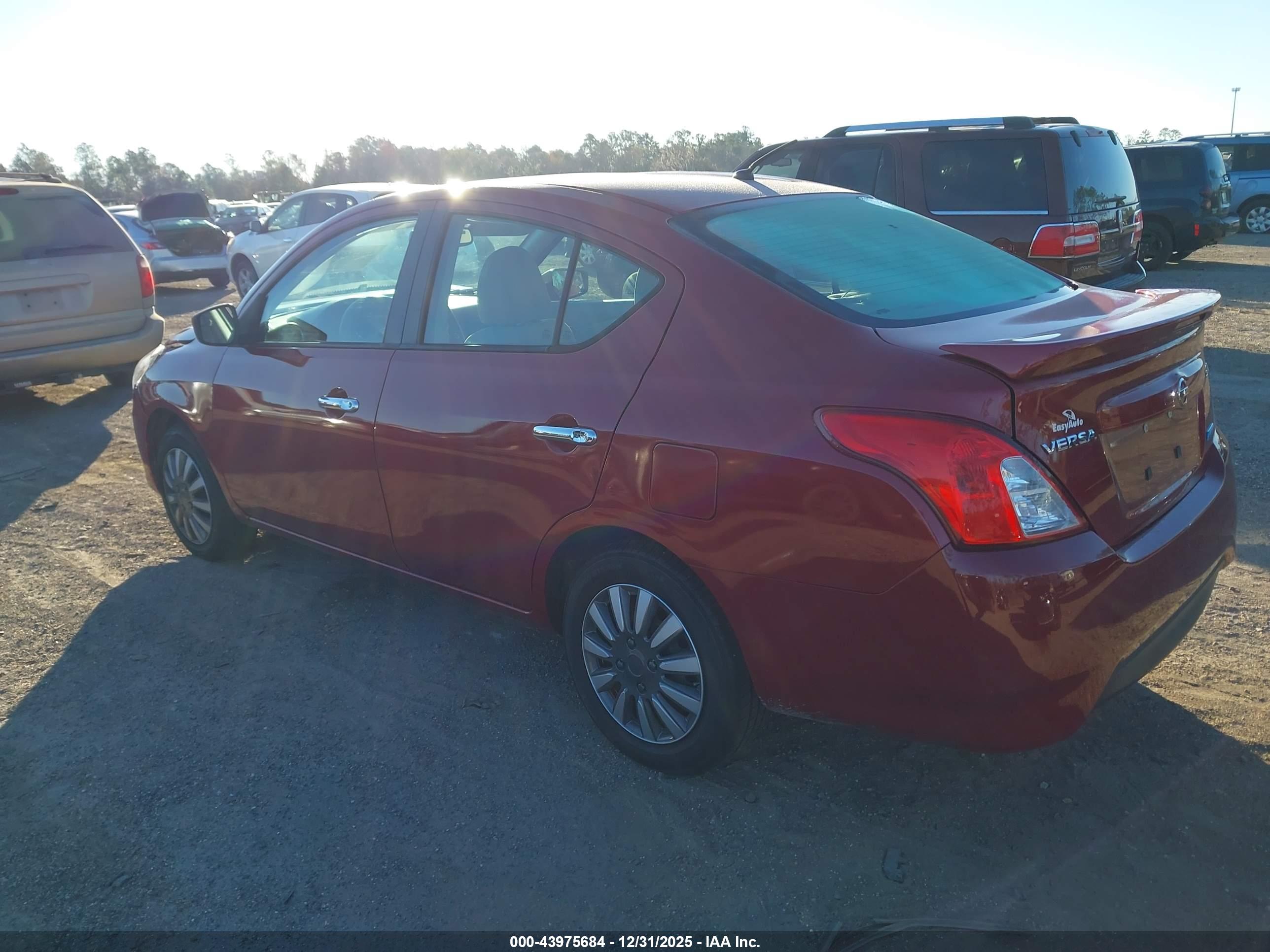 NISSAN VERSA image 3
