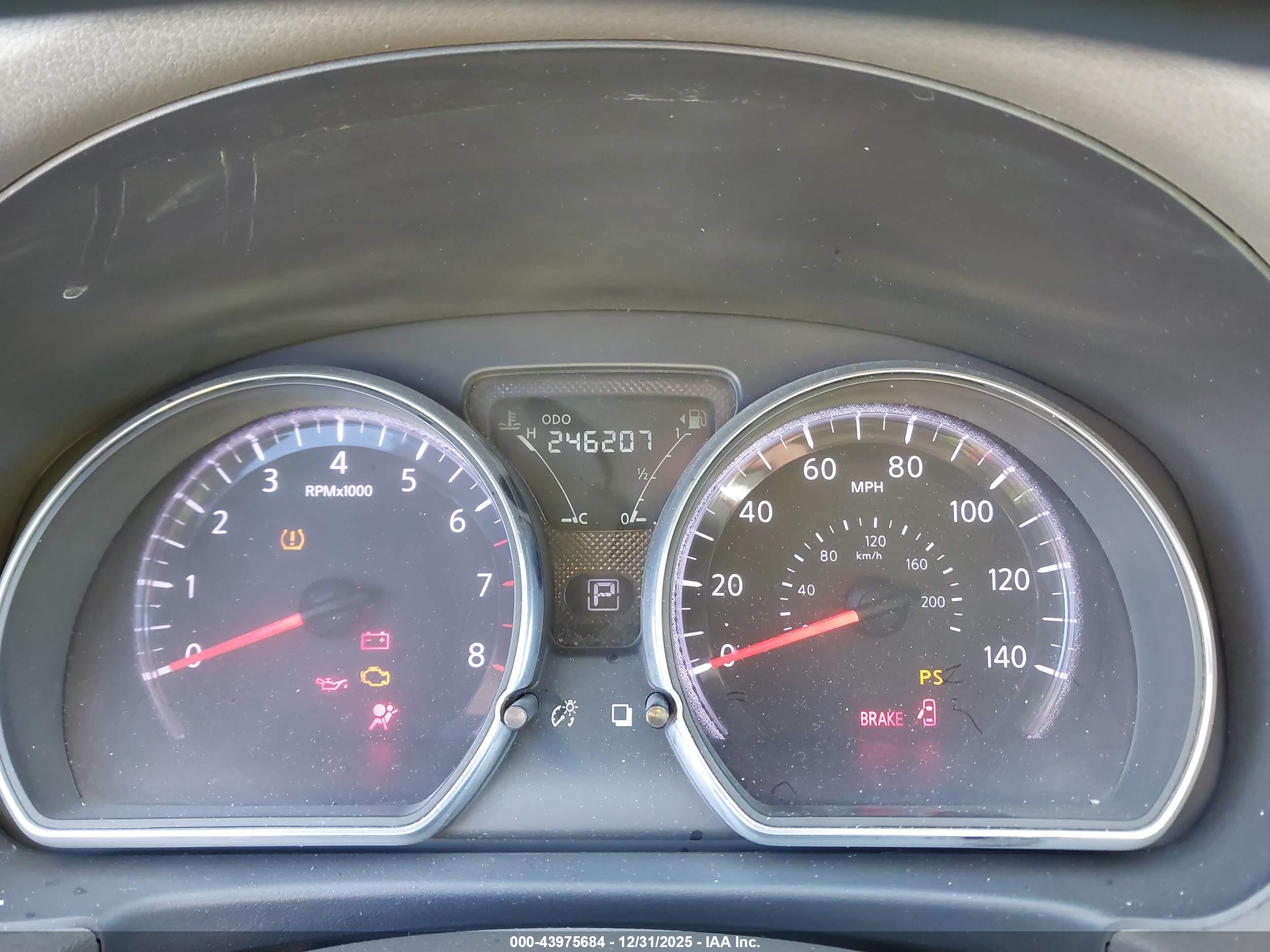 NISSAN VERSA image 7