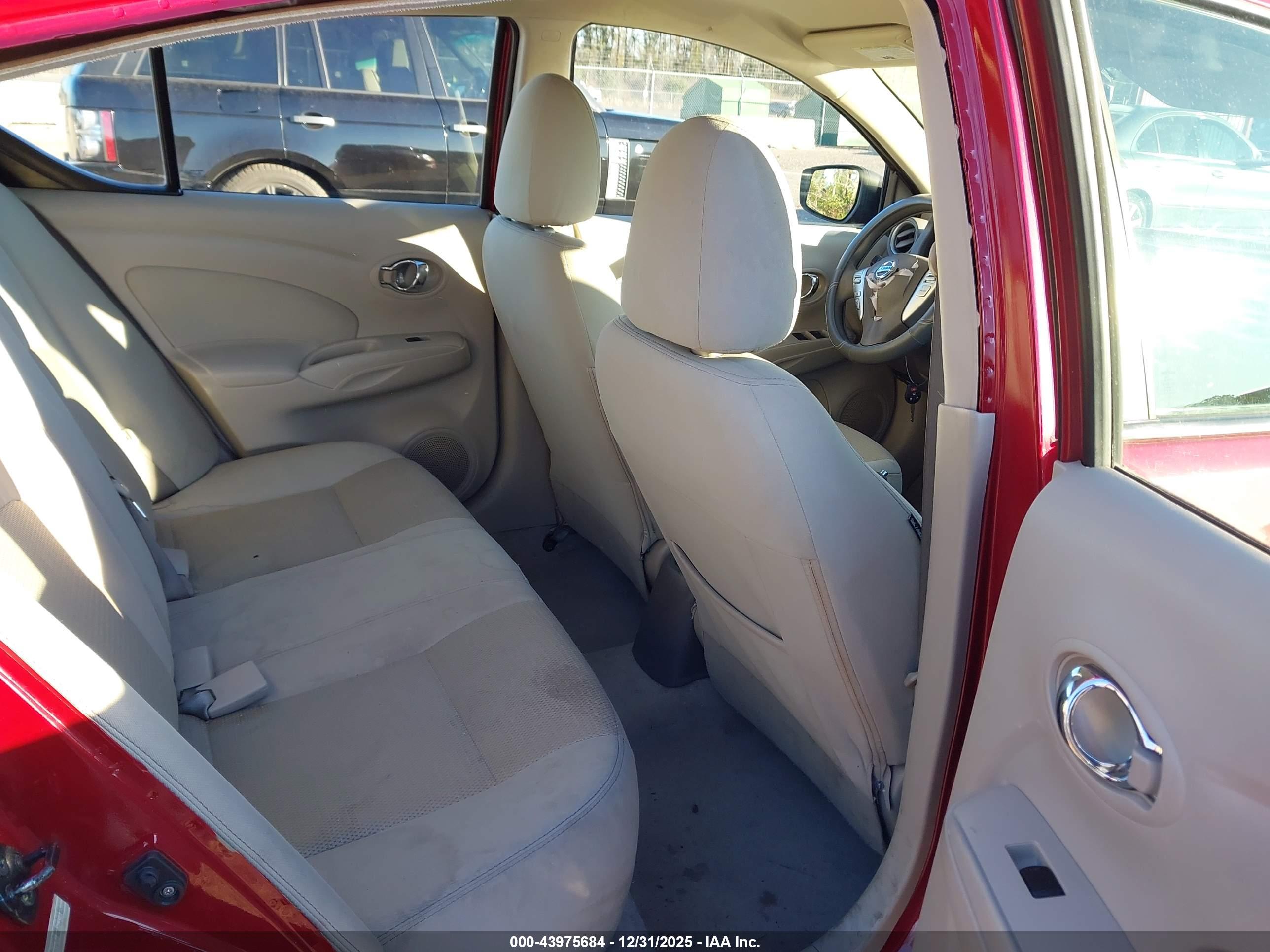 NISSAN VERSA image 8