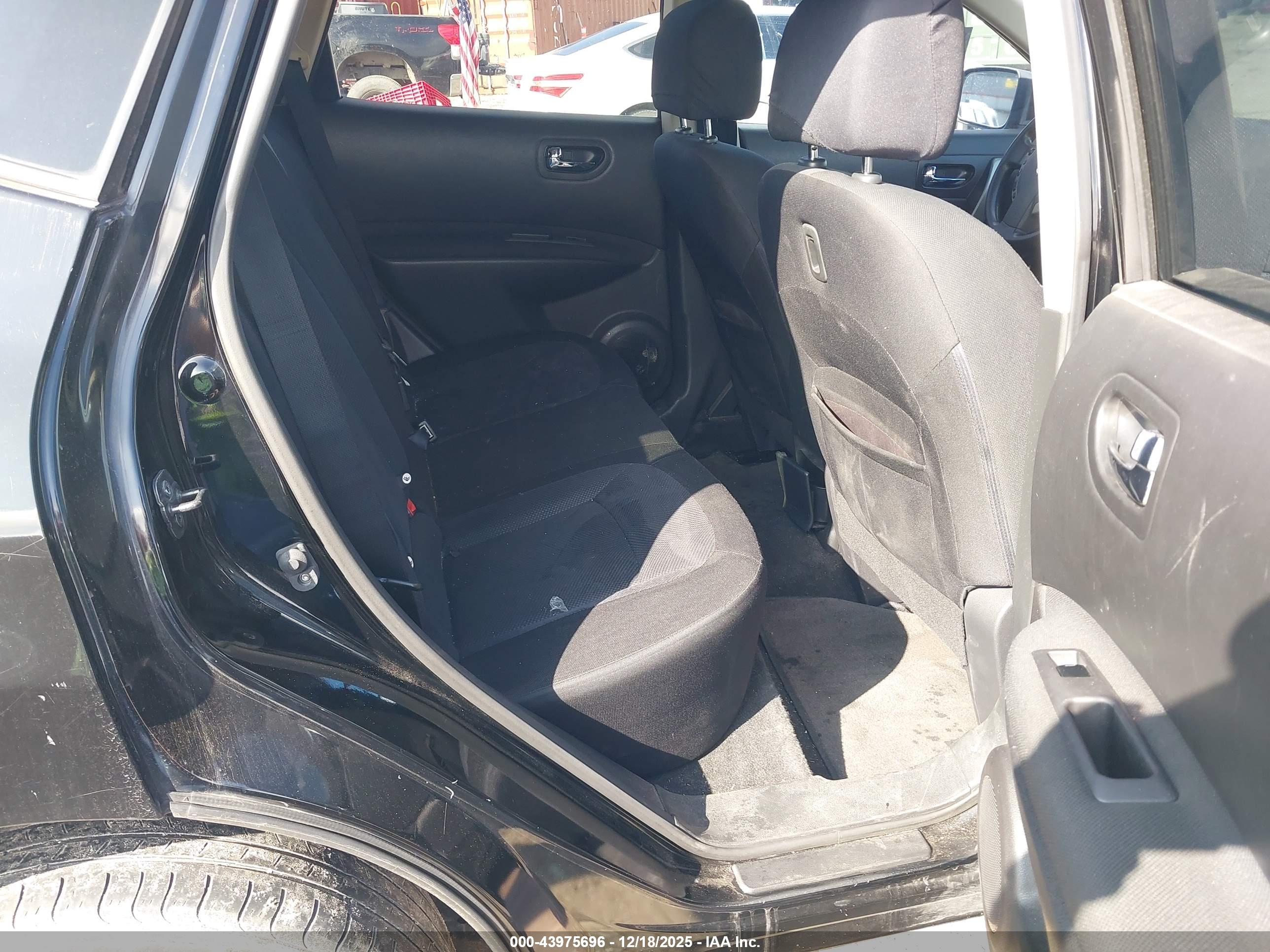 NISSAN ROGUE image 8