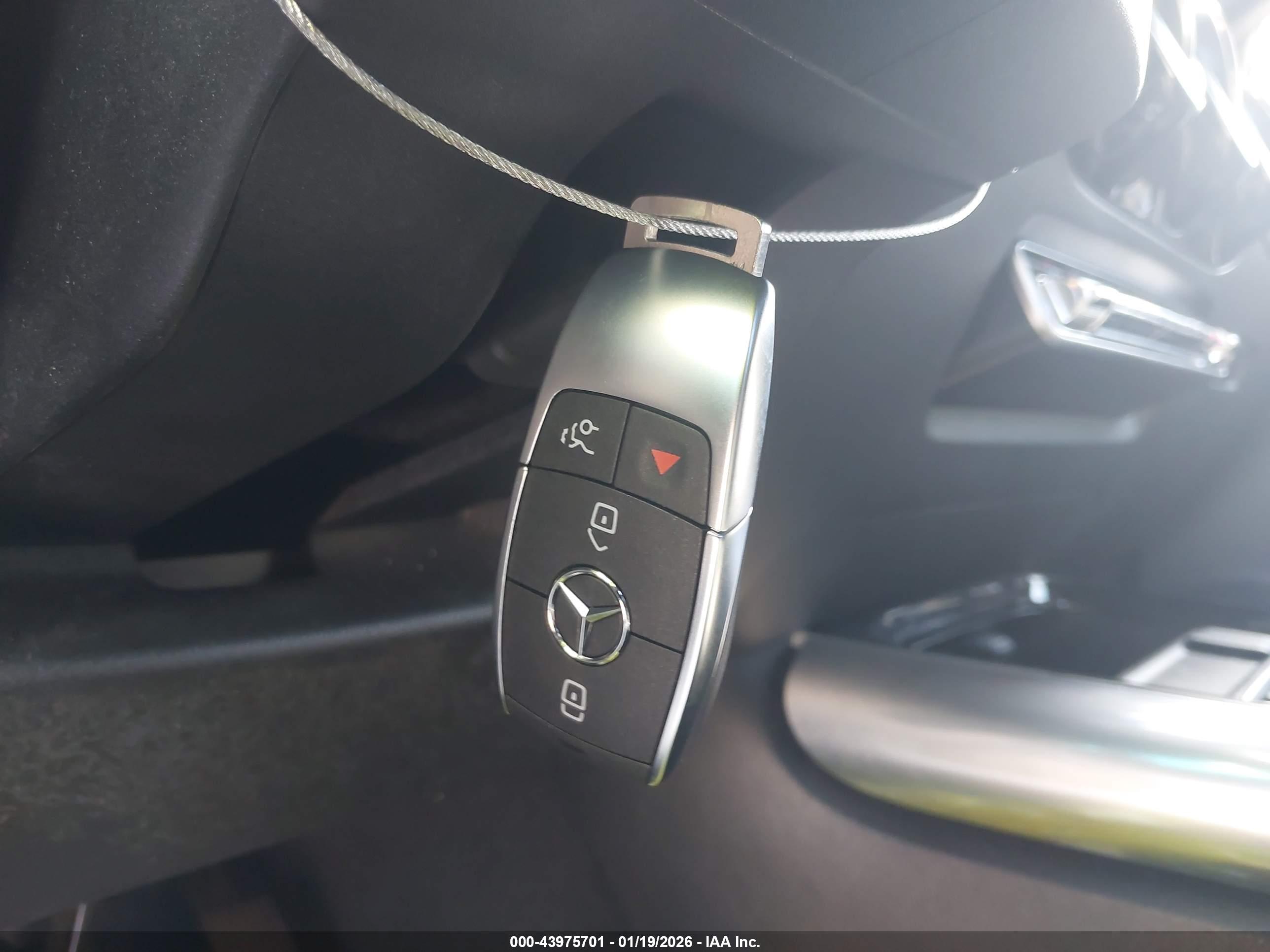 MERCEDES-BENZ GLA image 11