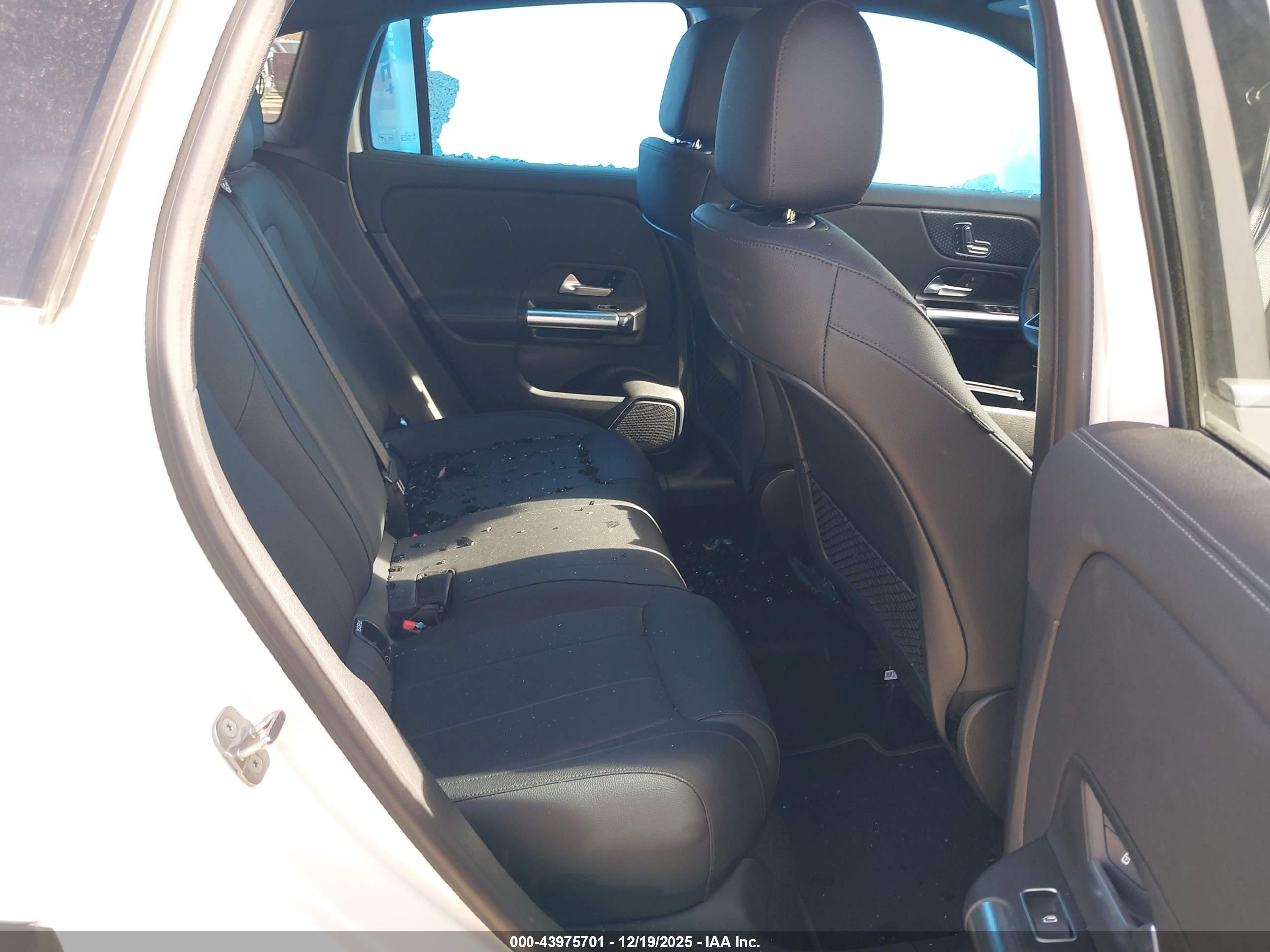 MERCEDES-BENZ GLA image 8
