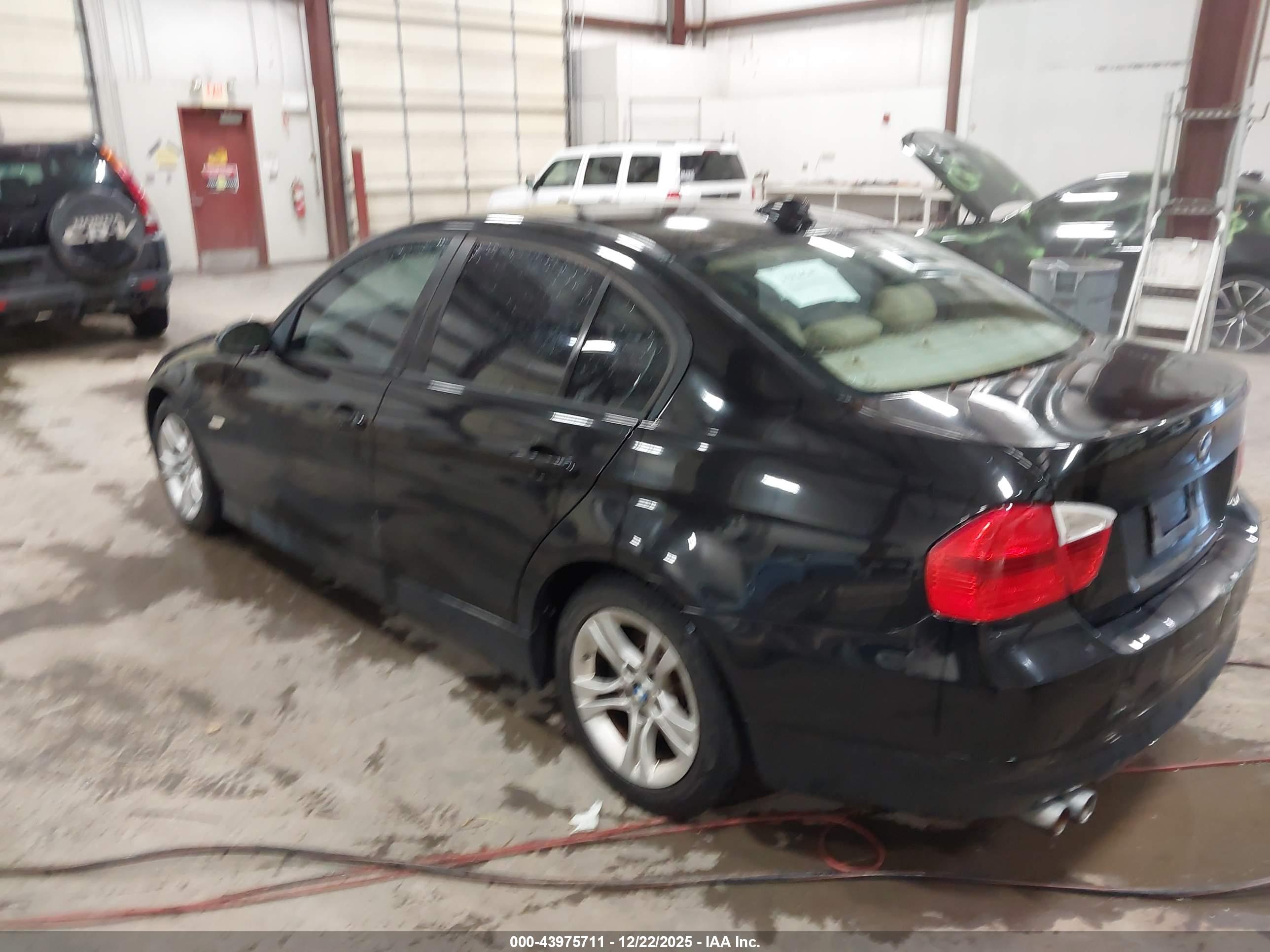 BMW 328I image 3