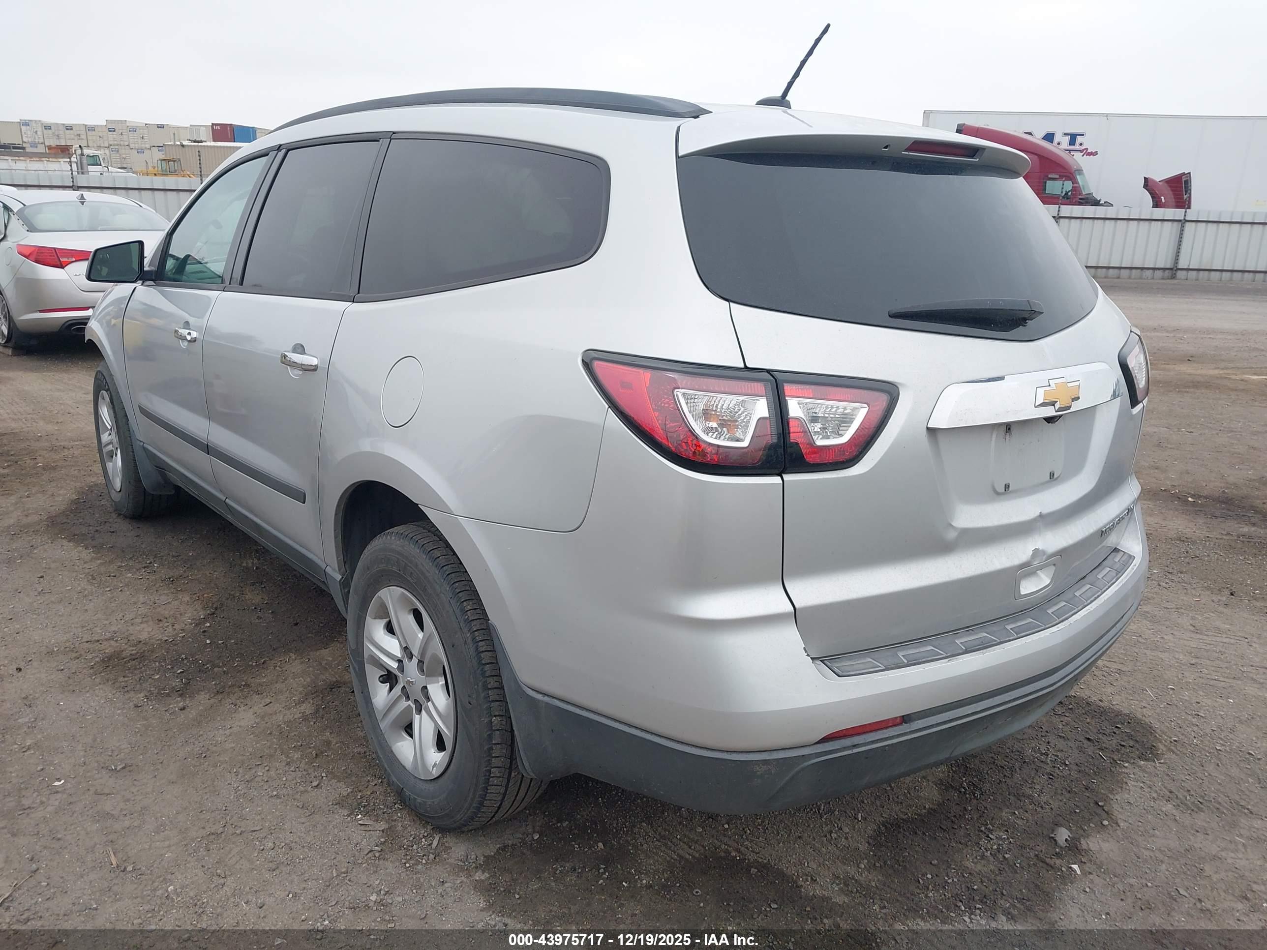 CHEVROLET TRAVERSE image 3